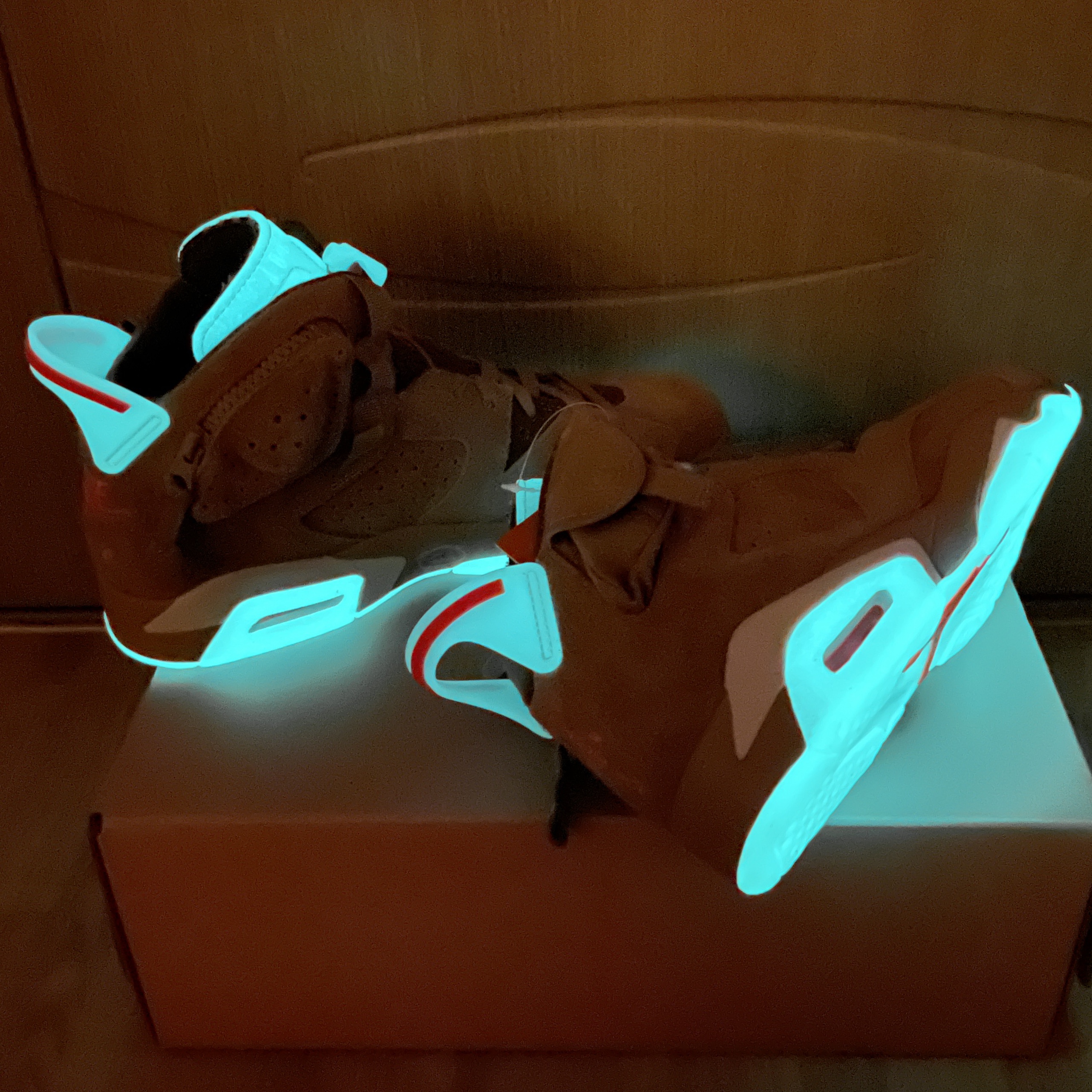 Jordan 6 x Travis Scott Retro SP British Khaki 착용 스타일 - 5