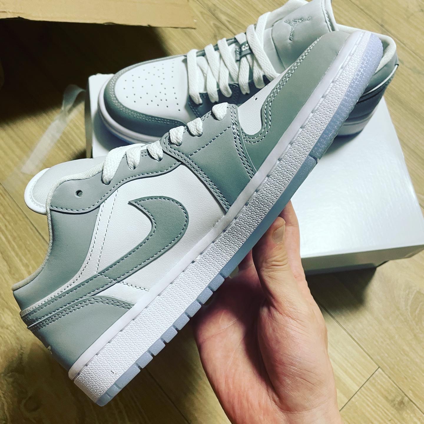 (W) Jordan 1 Low White Wolf Grey 착용 스타일 - 3