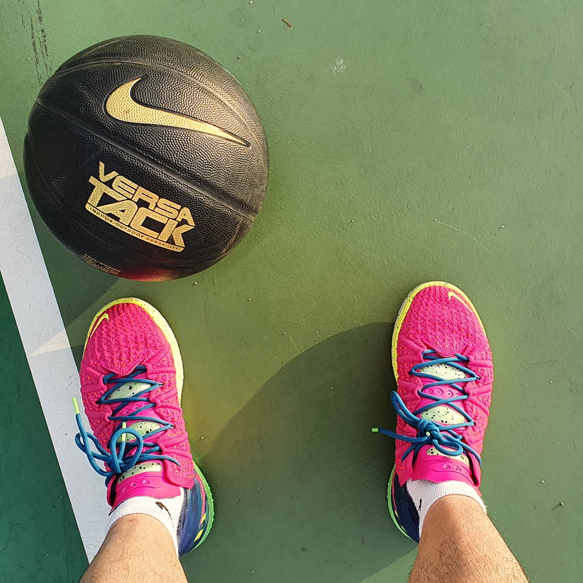 Nike LeBron 18 Los Angeles By Night 착용 스타일 - 1