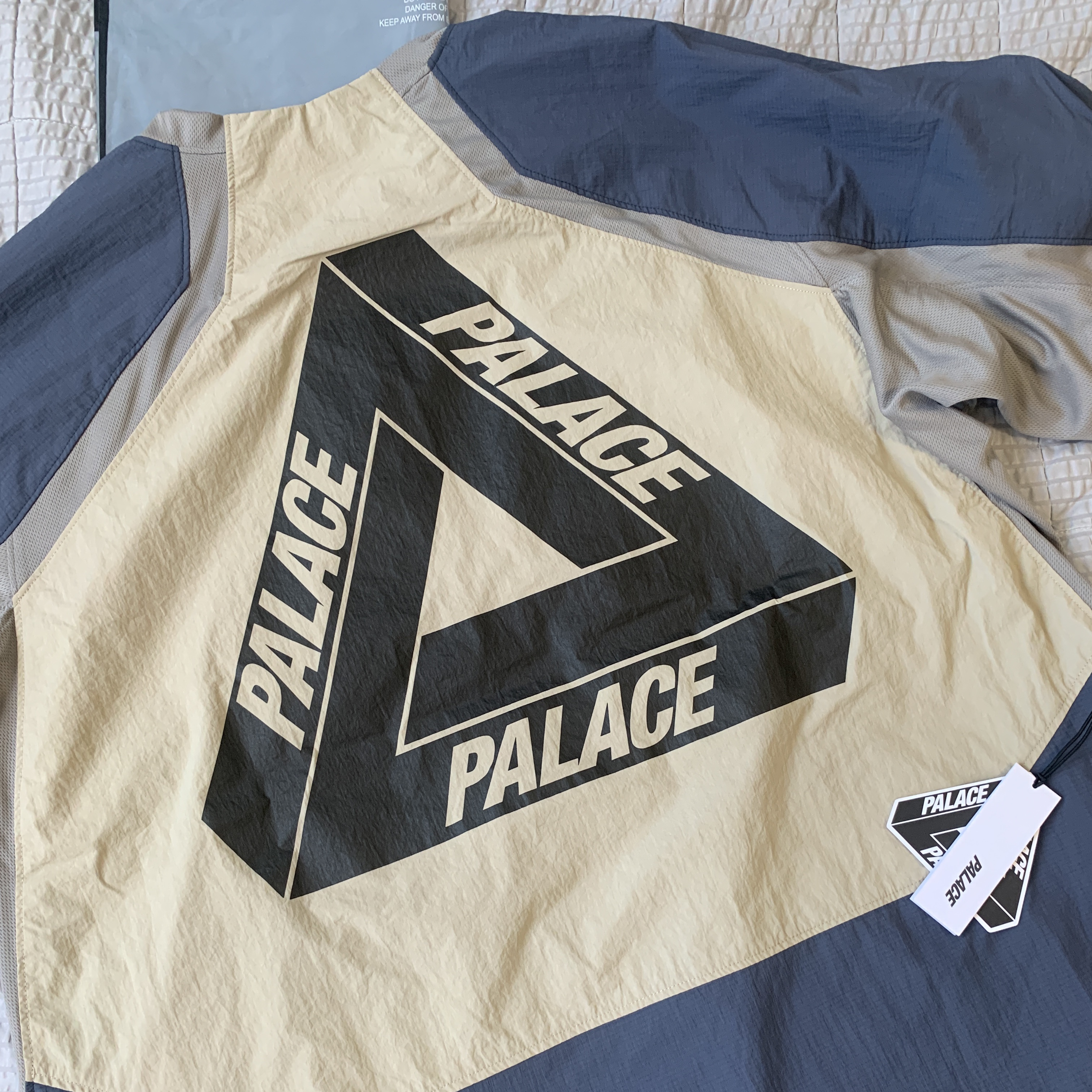 Palace Sports Shell Crew Tan - 21SS 착용 스타일 - 1