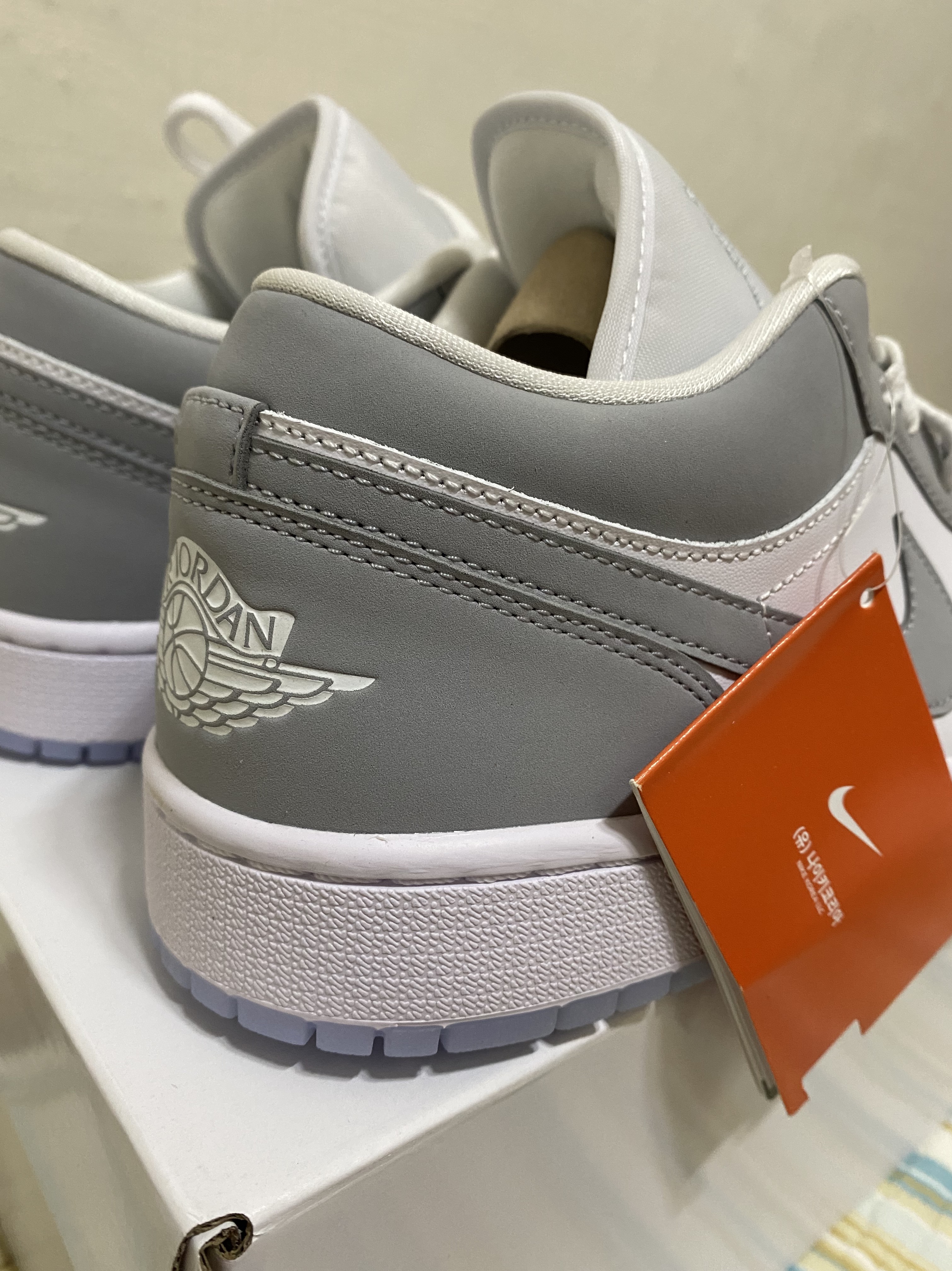 (W) Jordan 1 Low White Wolf Grey 착용 스타일 - 3