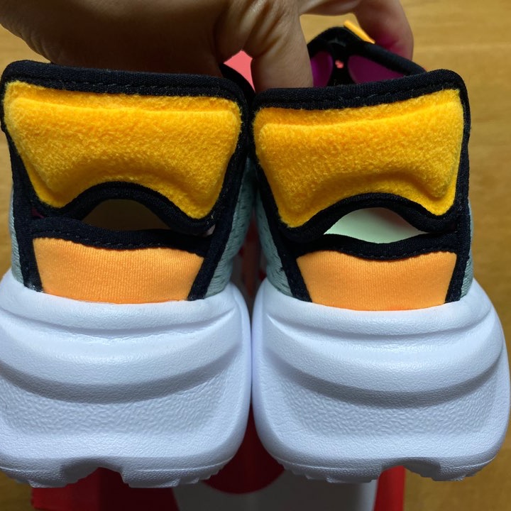 (W) Nike Aqua Rift Volt Fuchsia 착용 스타일 - 3
