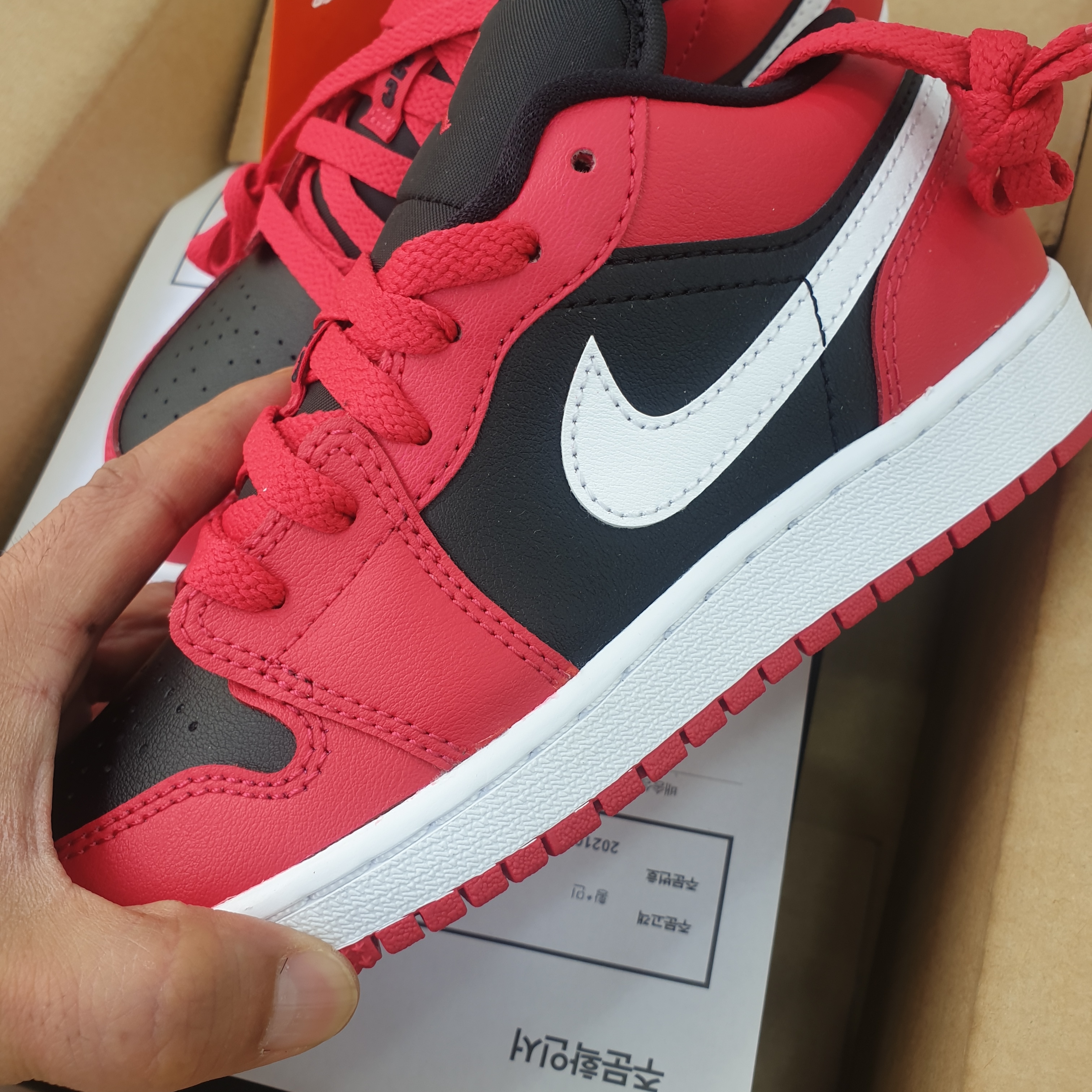 (GS) Jordan 1 Low Black Very Berry 착용 스타일 - 1