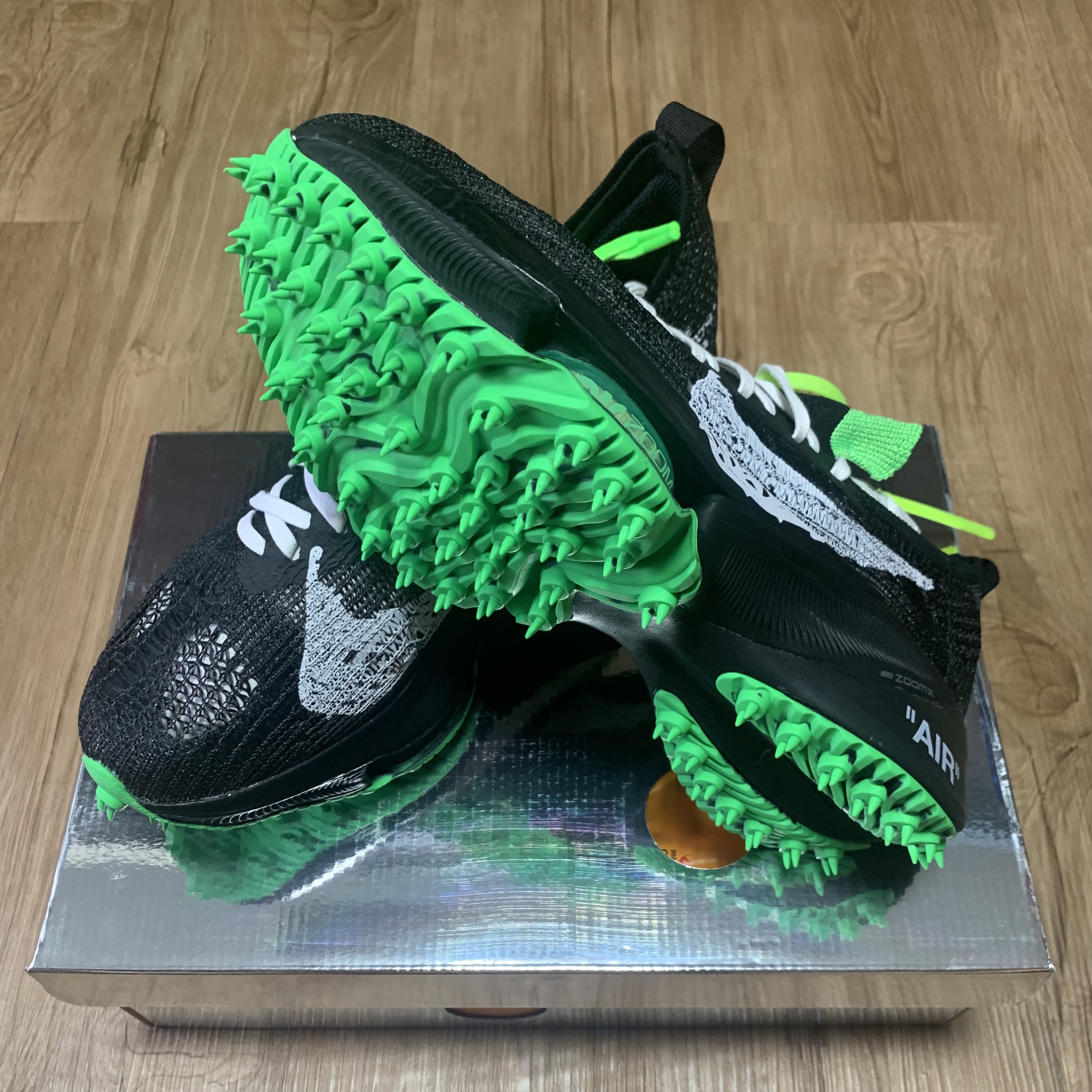 Nike x Off-White Air Zoom Tempo Next% Black 착용 스타일 - 3