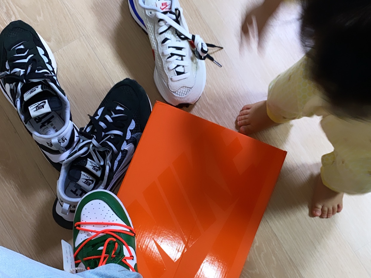 Nike x Off-White Dunk Low Pine Green, Nike x Sacai VaporWaffle Black White 착용 스타일