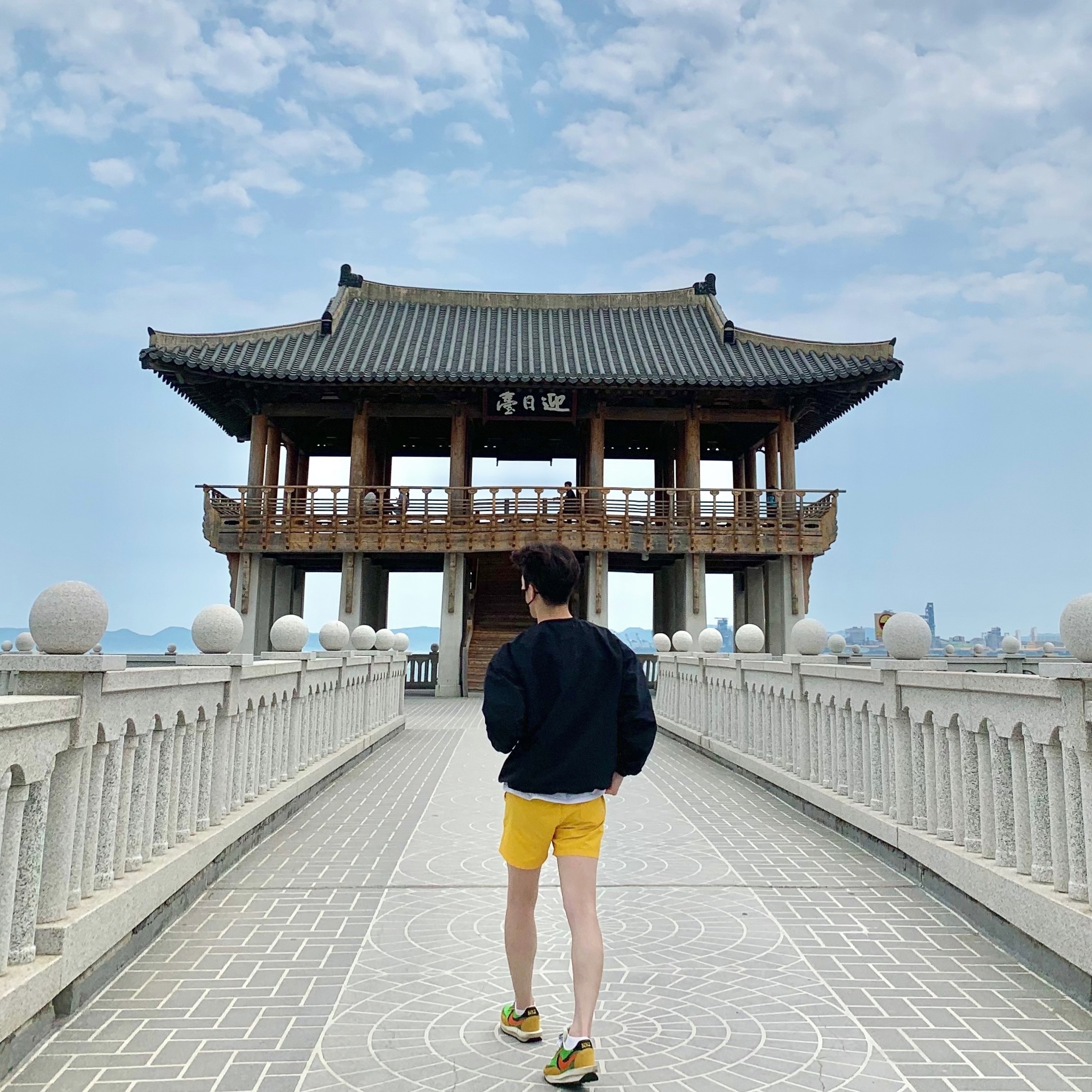 Nike x Sacai LDWaffle Green Multi 착용 스타일