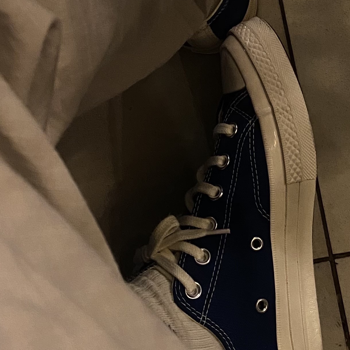 Converse x Play Comme des Garcons Chuck 70 Ox Blue Quartz 착용 스타일 - 2