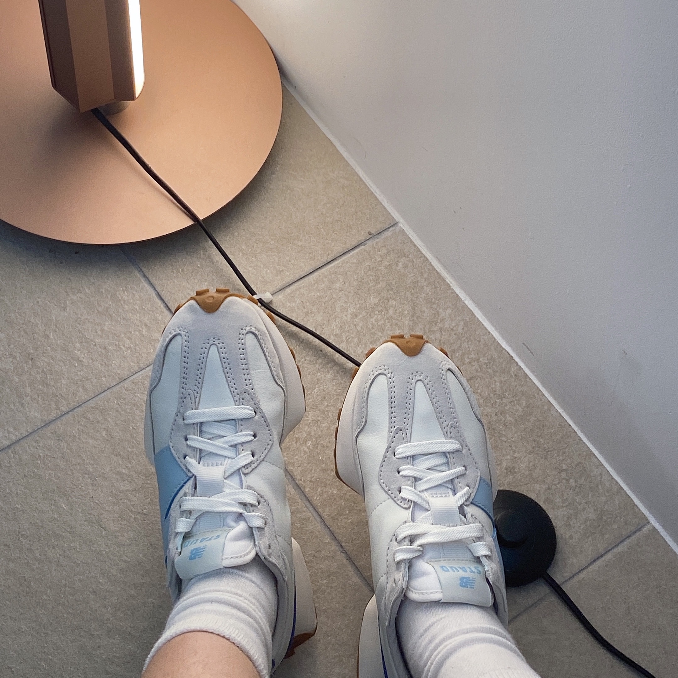 New Balance x Staud 327 Sea Salt Atlantic 착용 스타일