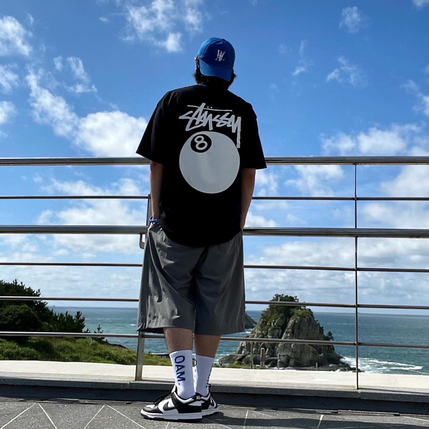 Stussy 8 Ball T-Shirt Black - 21SS, Nike Dunk Low Retro Black 착용 스타일 - 3