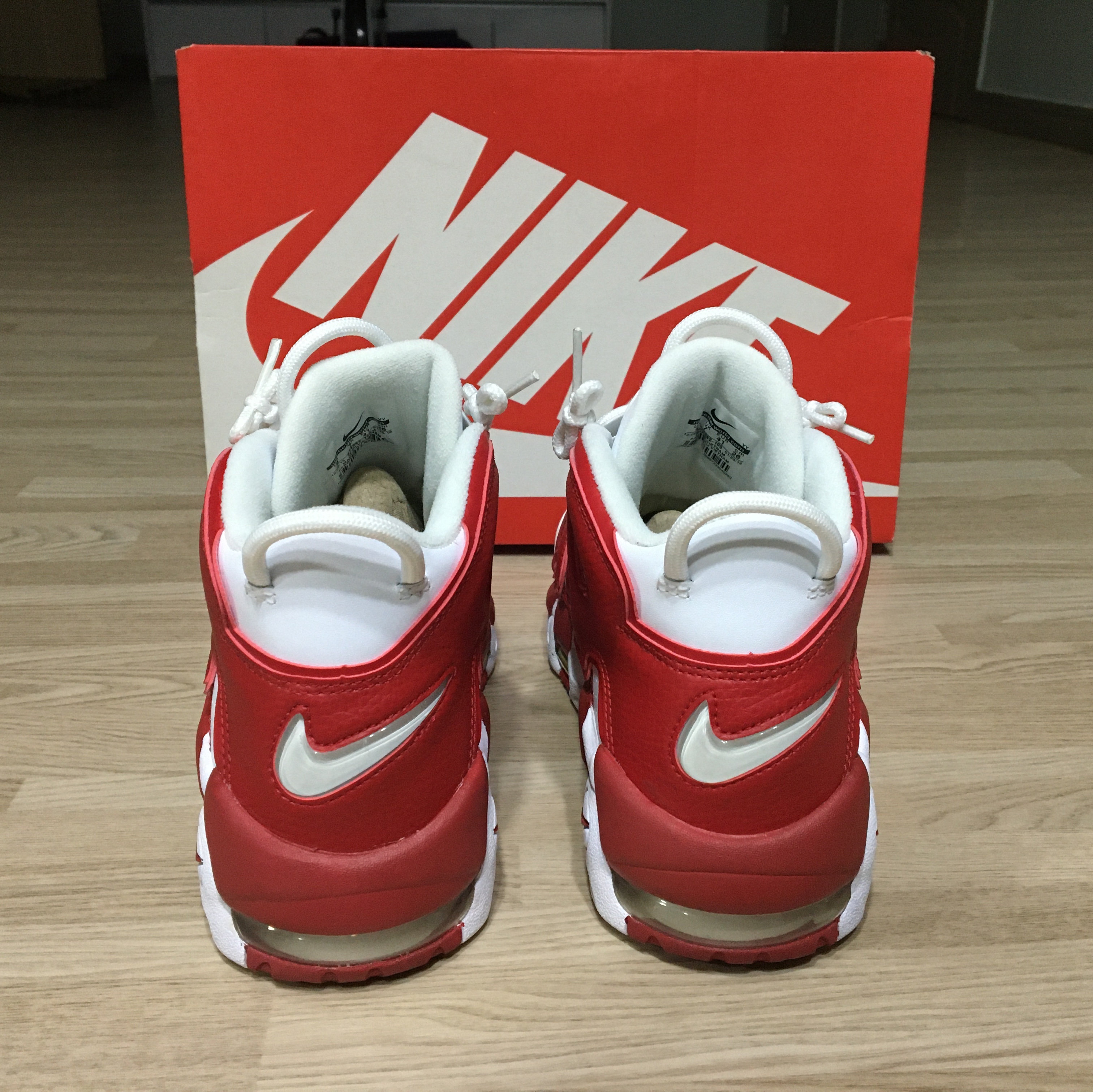 Nike Air More Uptempo Varsity Red 착용 스타일 - 4