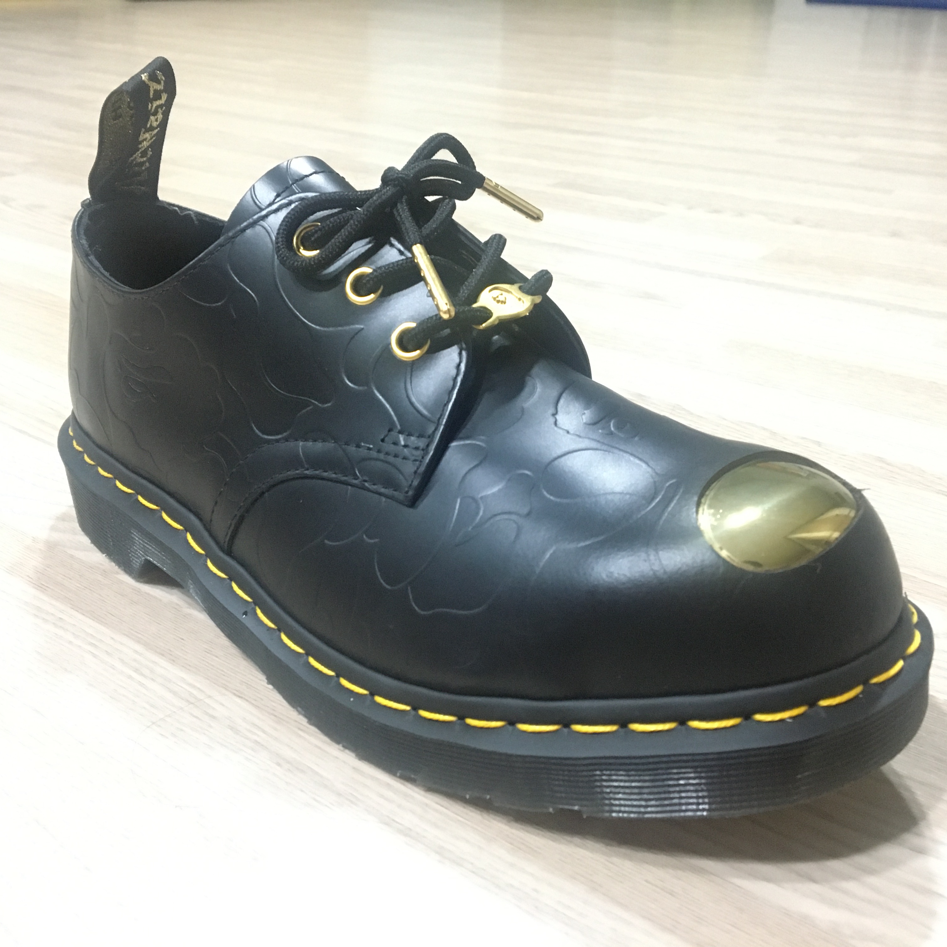 Dr. Martens x BAPE 1461 Smooth Emboss Black 착용 스타일 - 3