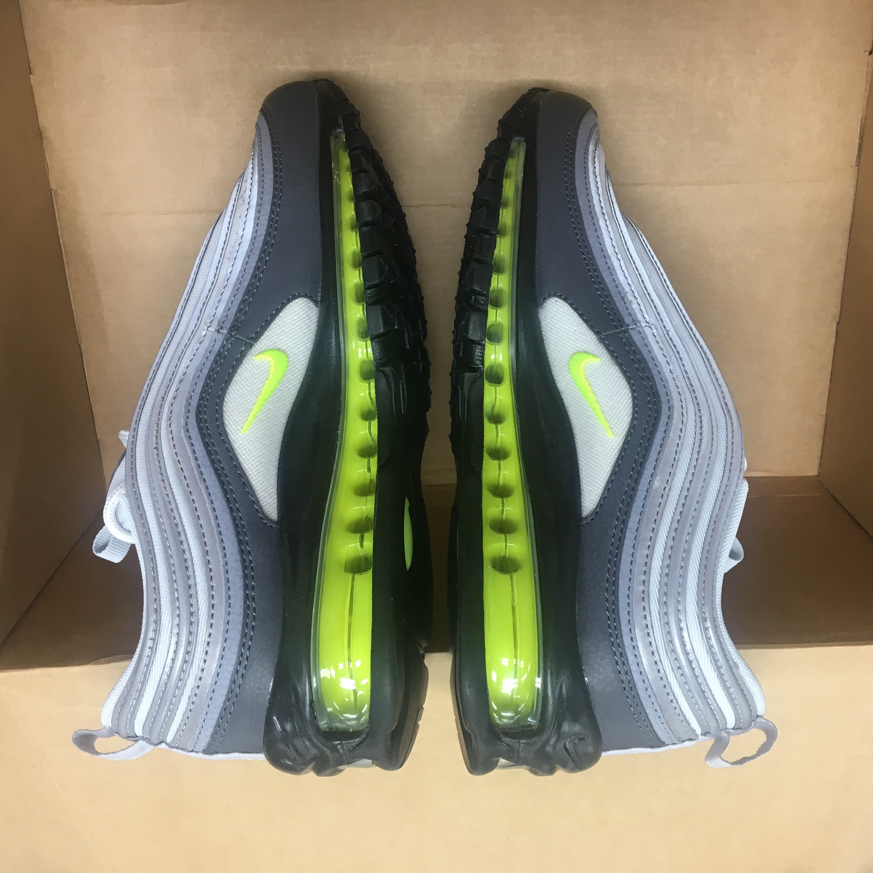 Nike Air Max 97 Triple White Wolf Grey 착용 스타일 - 2
