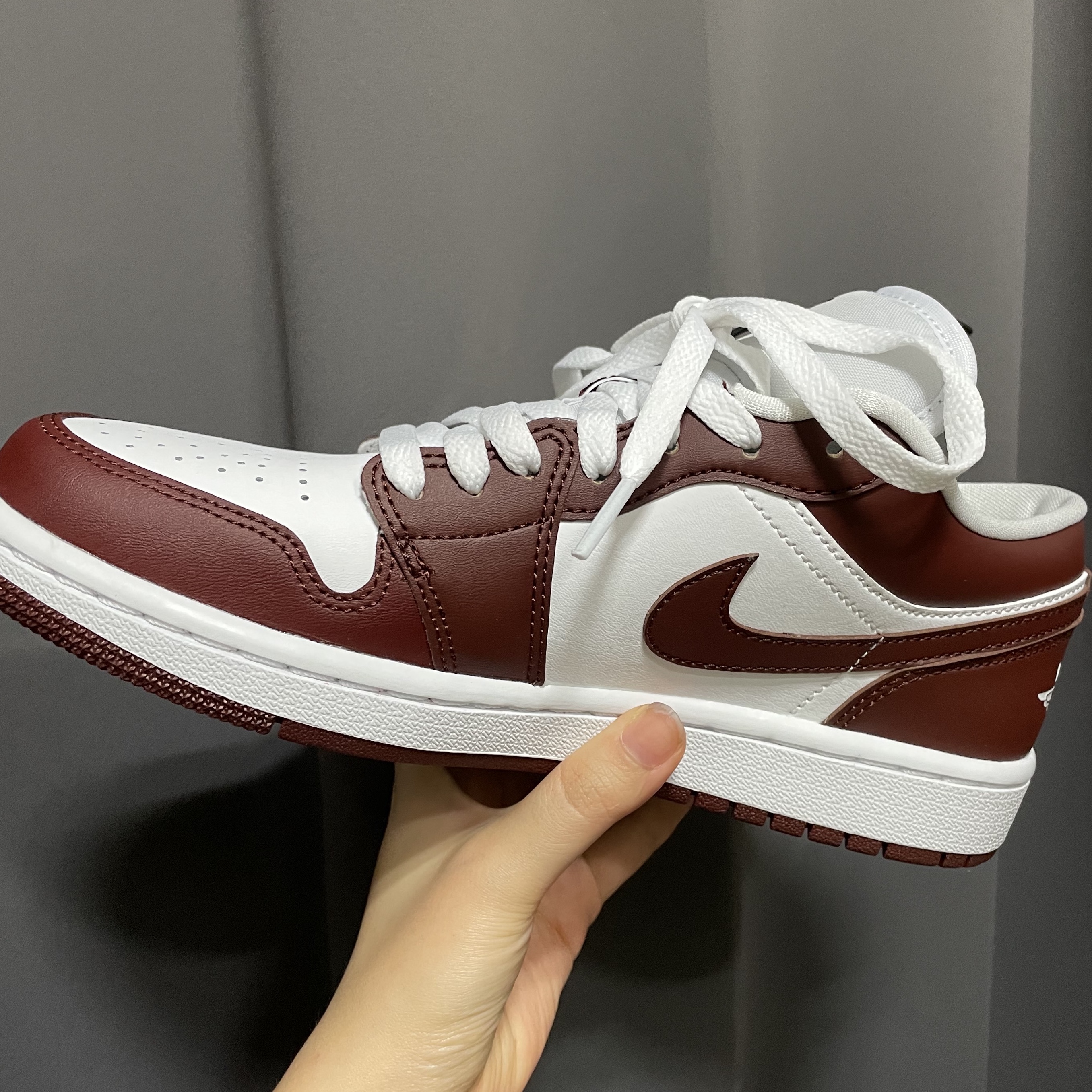 (W) Jordan 1 Low Bronze Eclipse 착용 스타일 - 2