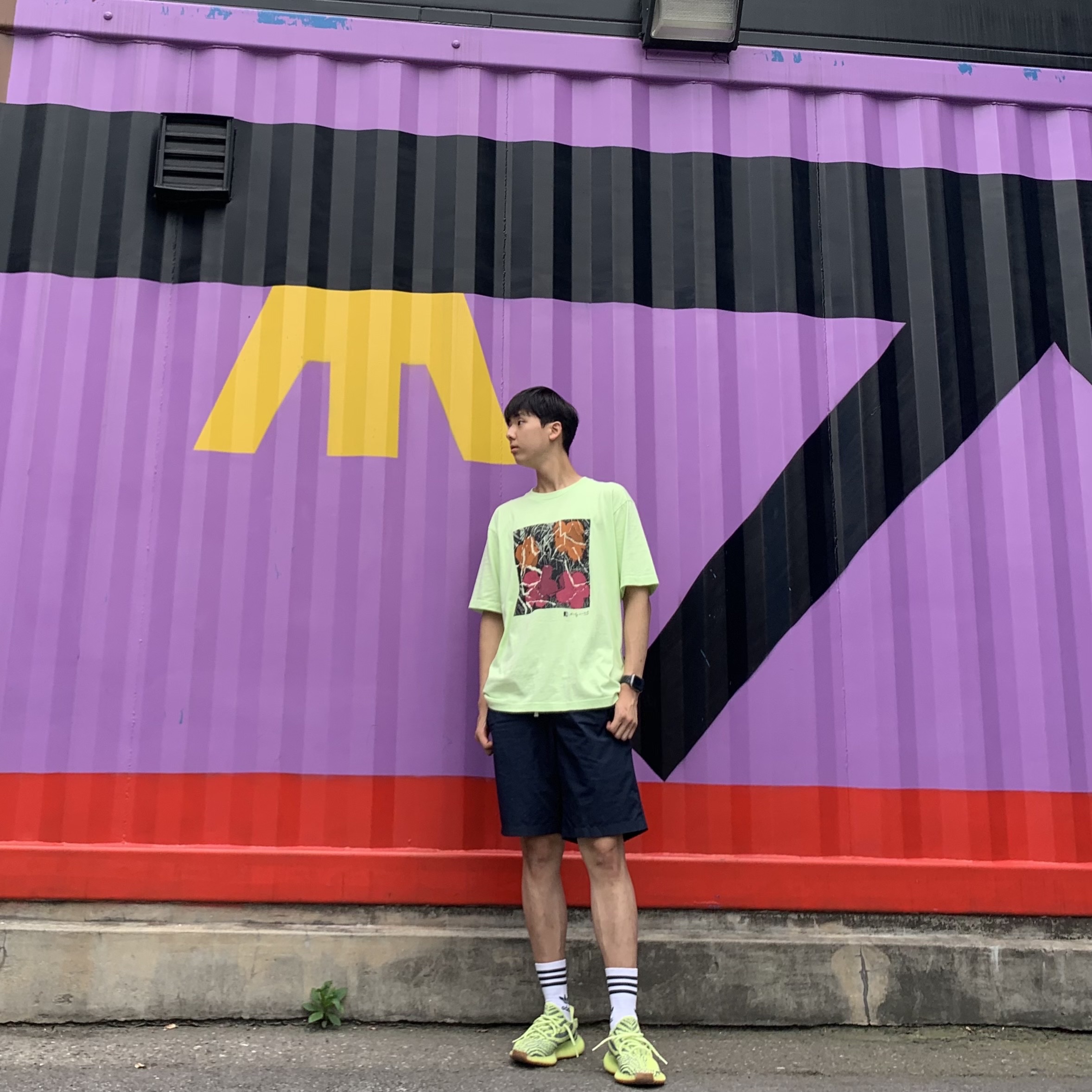 Adidas Yeezy Boost 350 V2 Semi Frozen Yellow 착용 스타일 - 1
