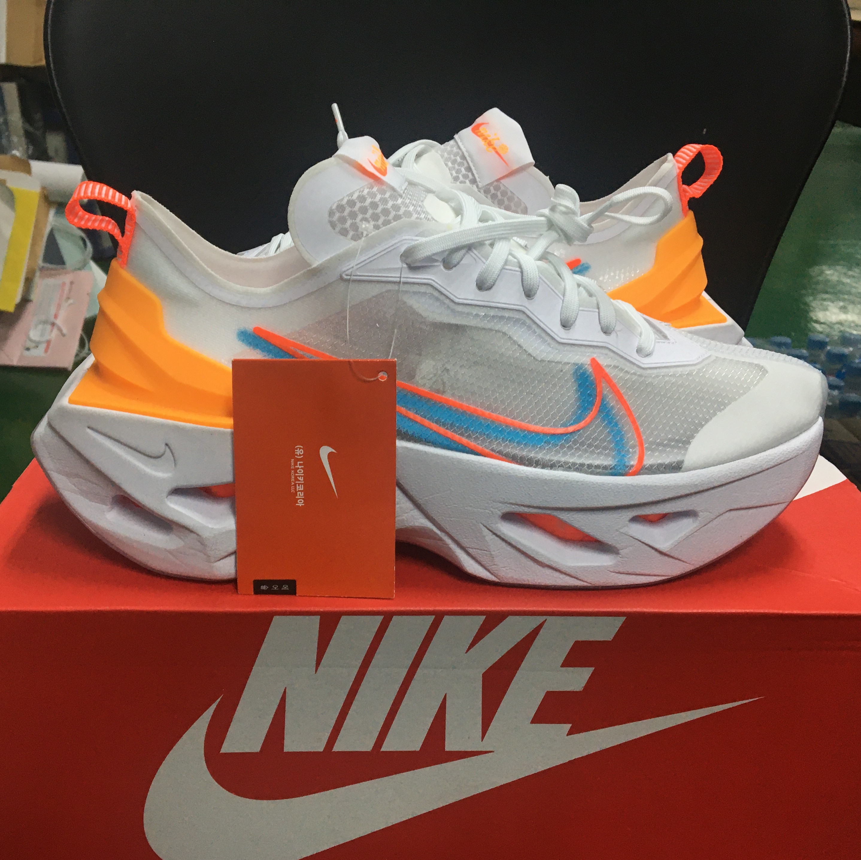 (W) Nike ZoomX Vista Grind White Multi 착용 스타일