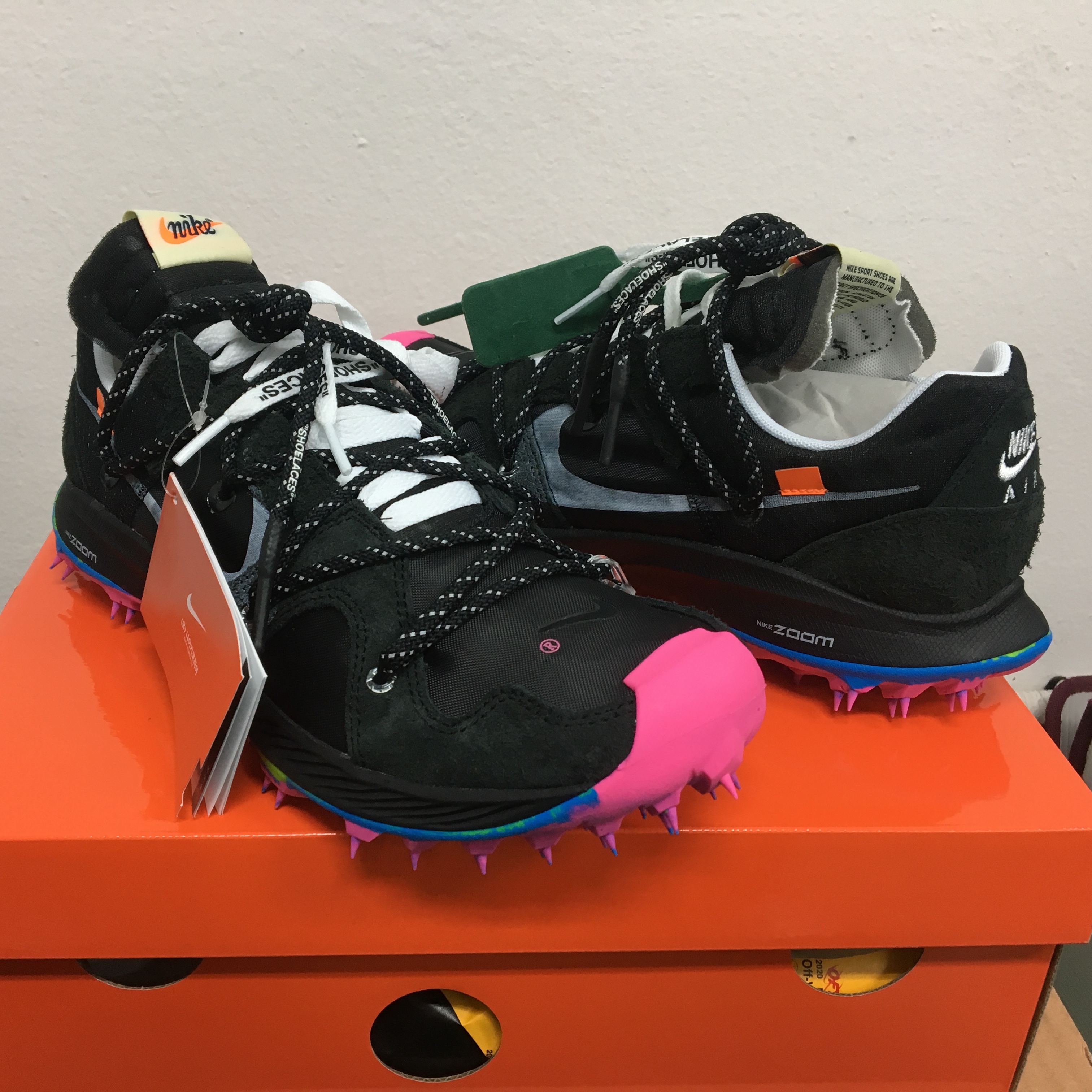 (W) Nike x Off-White Zoom Terra Kiger 5 Black 착용 스타일 - 1
