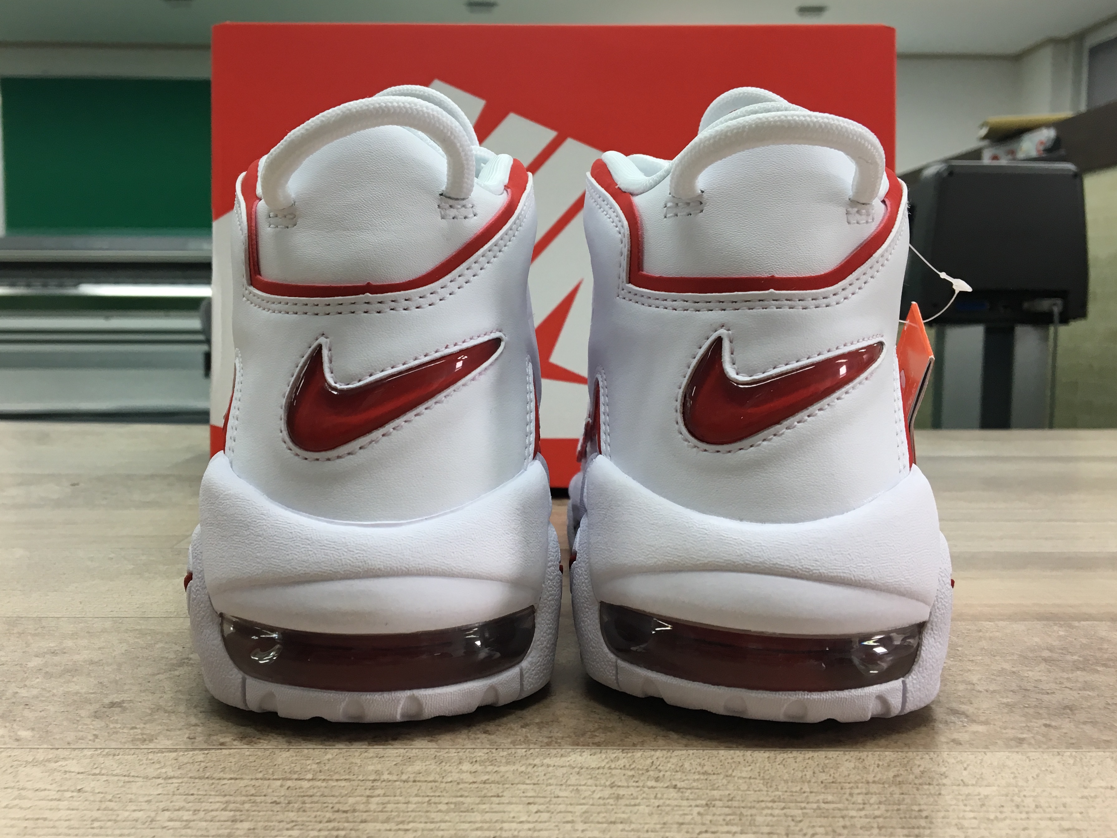 Nike Air More Uptempo White Varsity Red 2018 착용 스타일