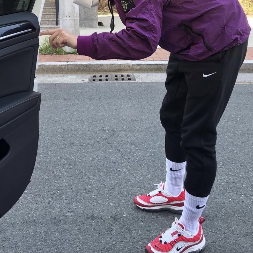 (W) Nike Air Max 98 Gym Red 착용 스타일