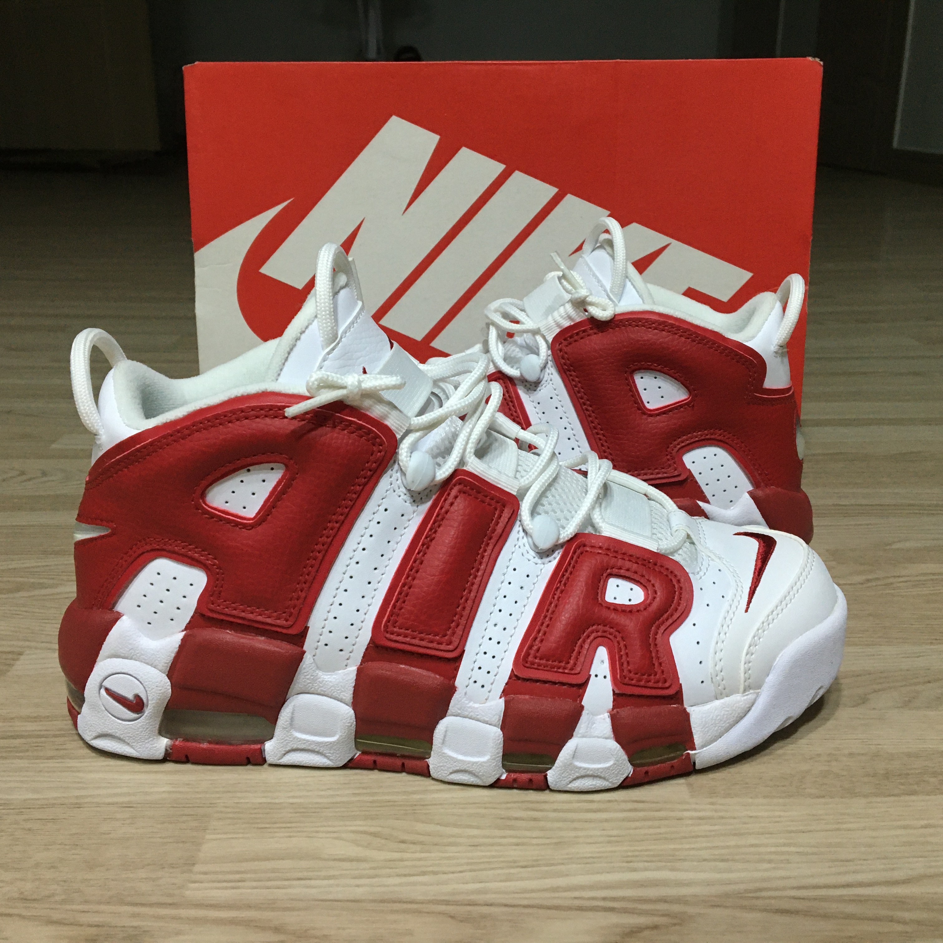 Nike Air More Uptempo Varsity Red 착용 스타일 - 1