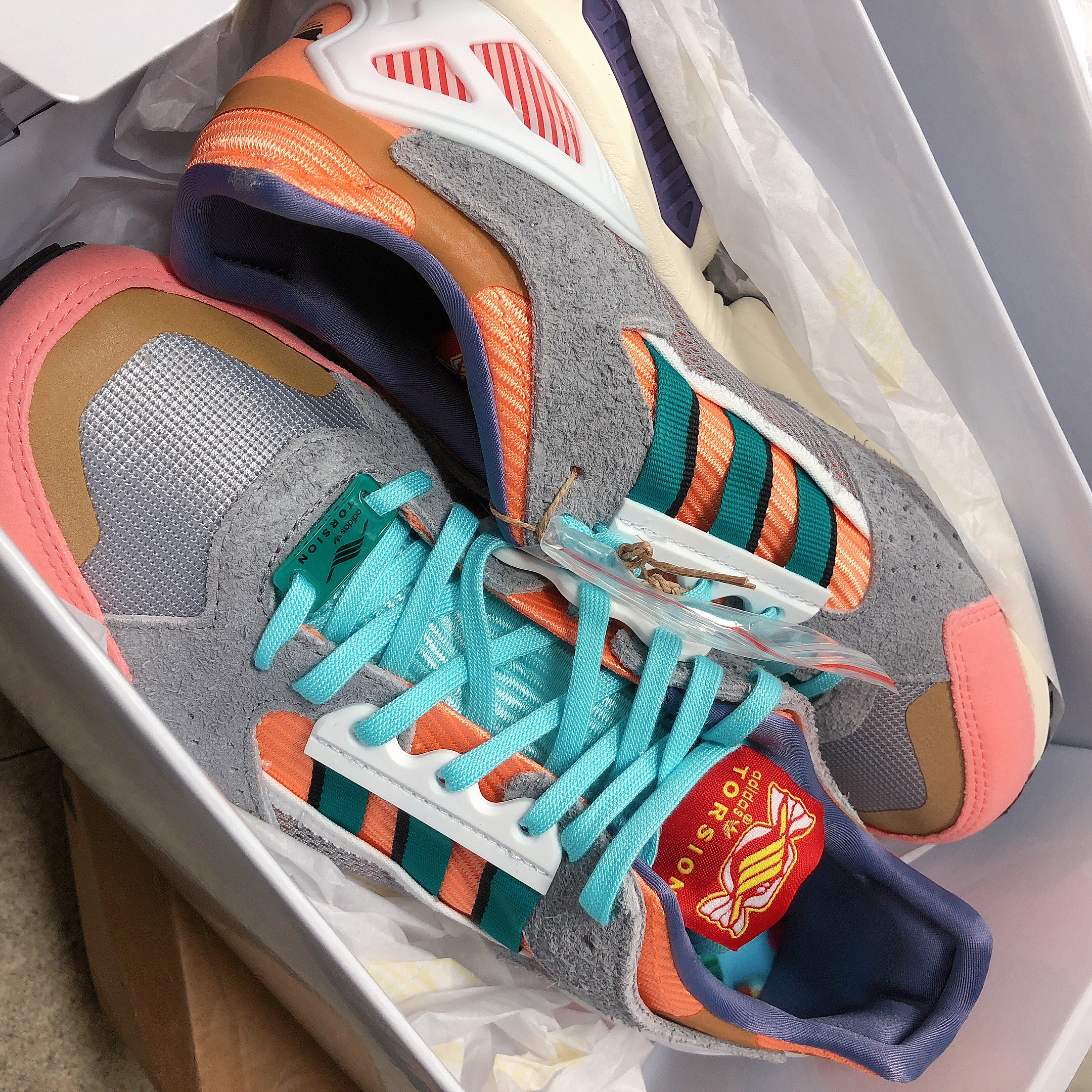 Adidas ZX 10/8 Candyverse 착용 스타일
