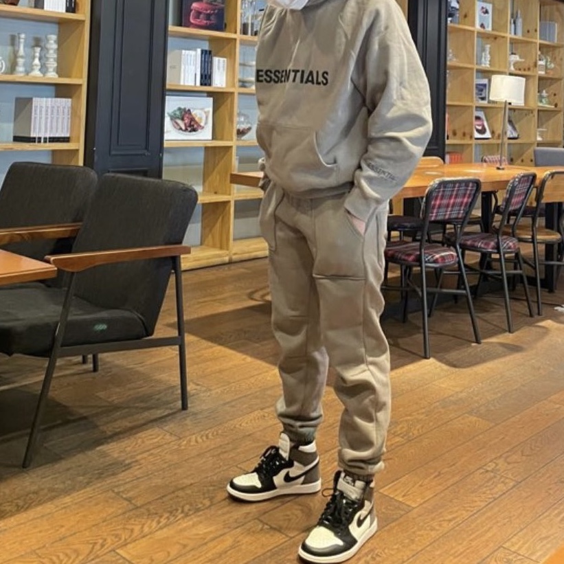 Jordan 1 Retro High OG Black Mocha 착용 스타일