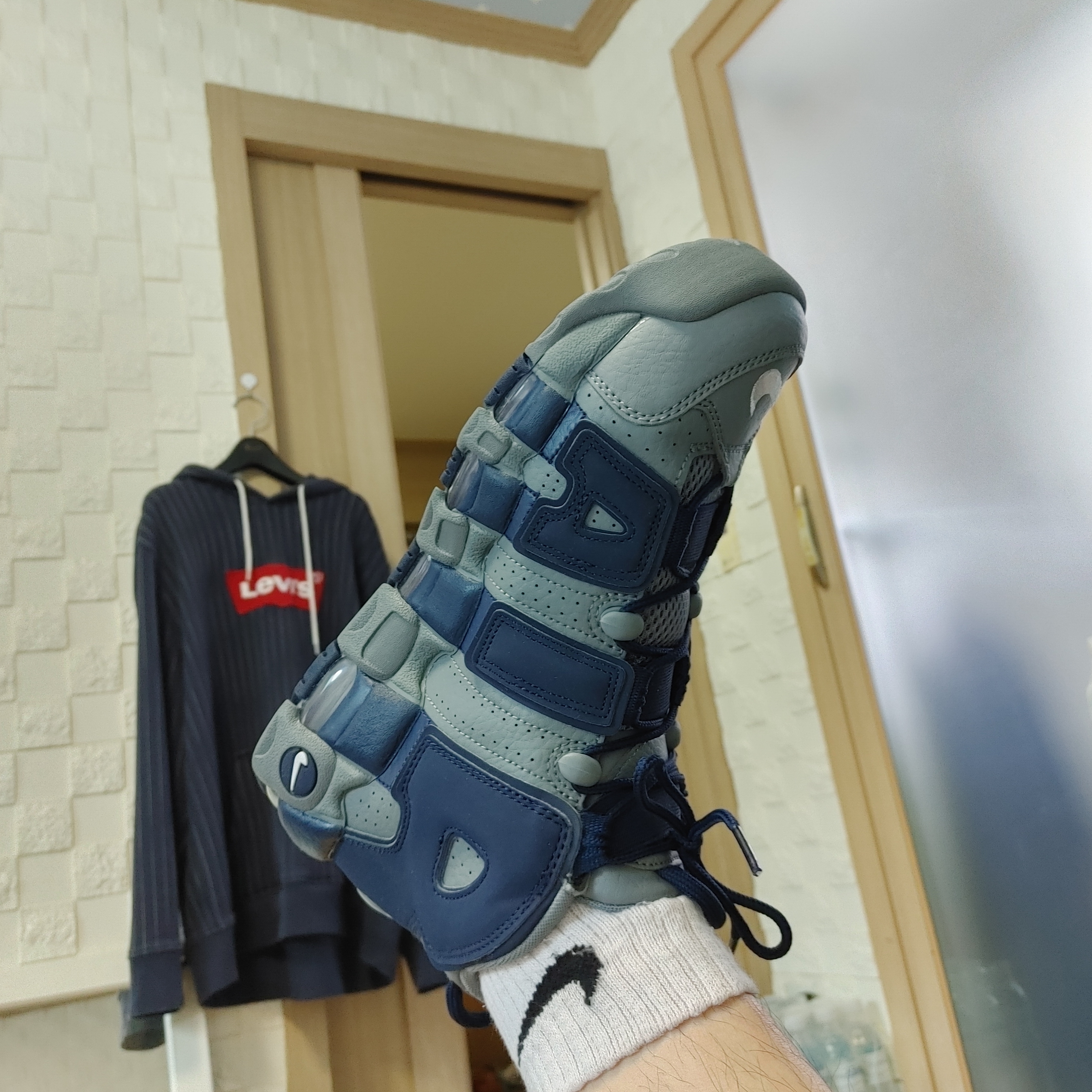 Nike Air More Uptempo 96 Loud and Clear 2021 착용 스타일 - 2