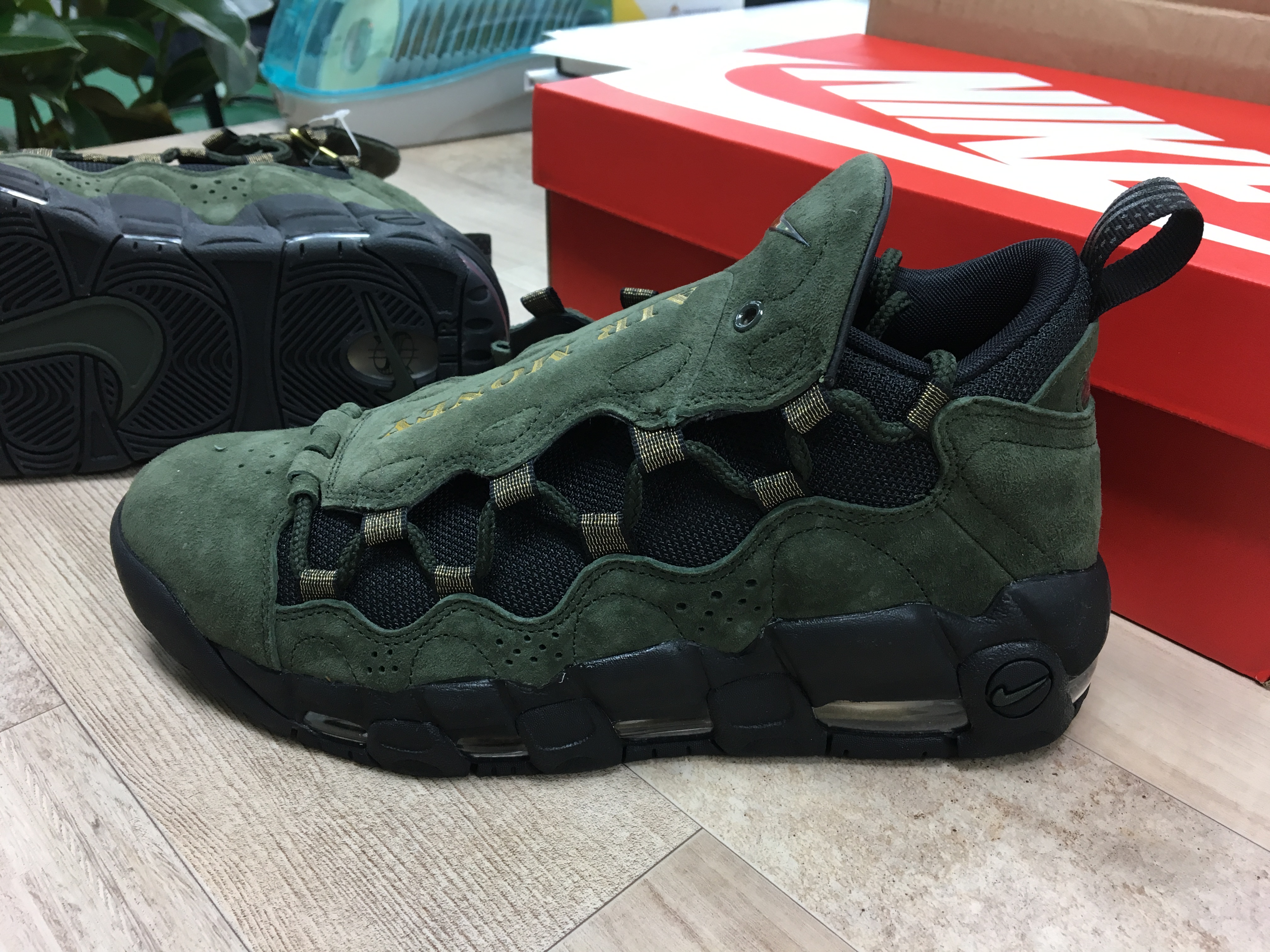 Nike Air More Money Currency Pack (USA) 착용 스타일 - 2