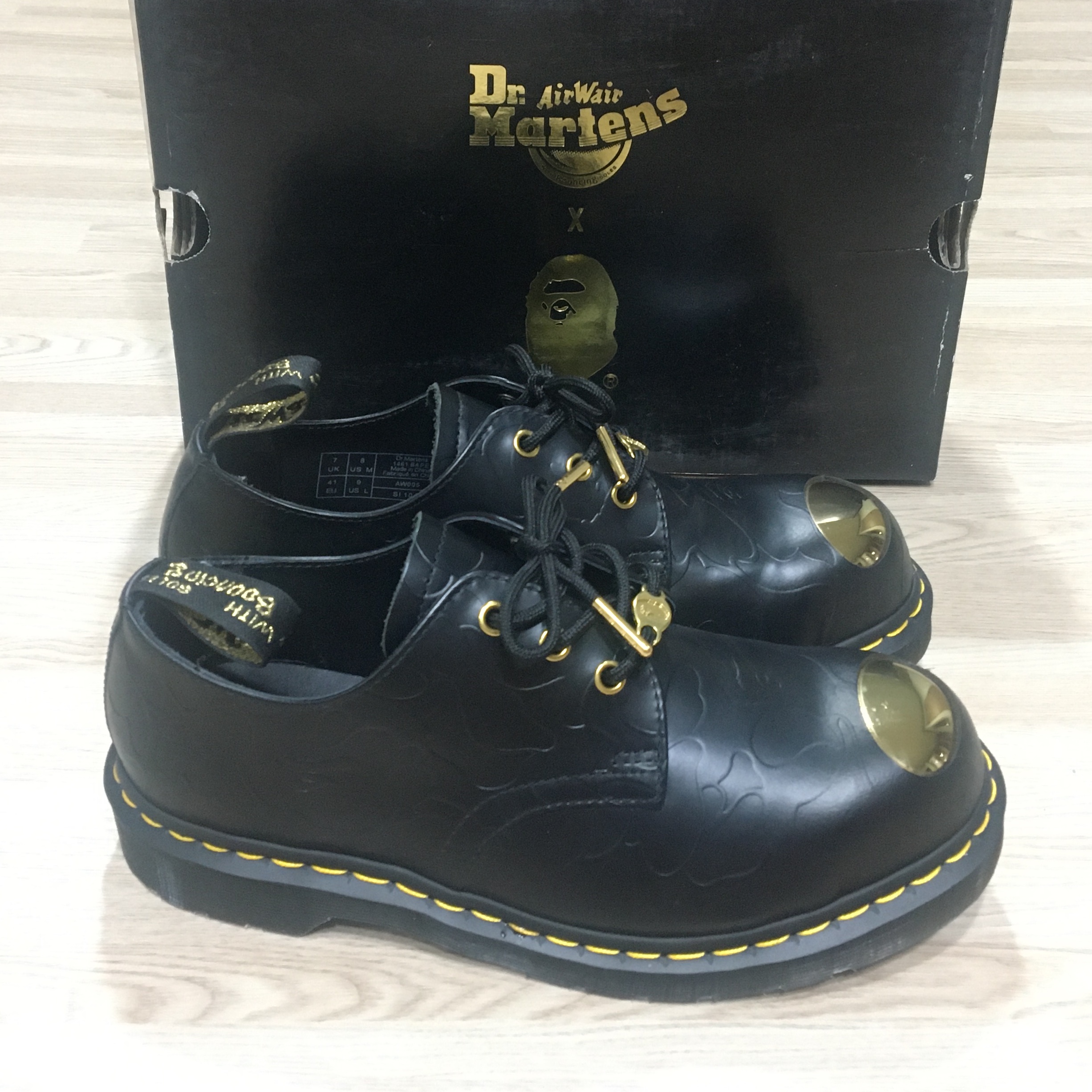 Dr. Martens x BAPE 1461 Smooth Emboss Black 착용 스타일 - 2