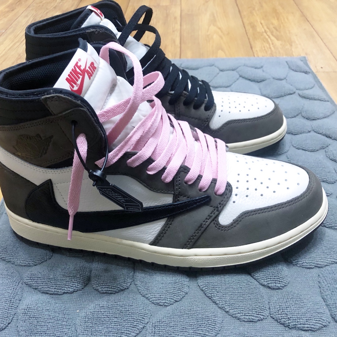 Jordan 1 x Travis Scott Retro High OG SP Mocha 착용 스타일 - 2