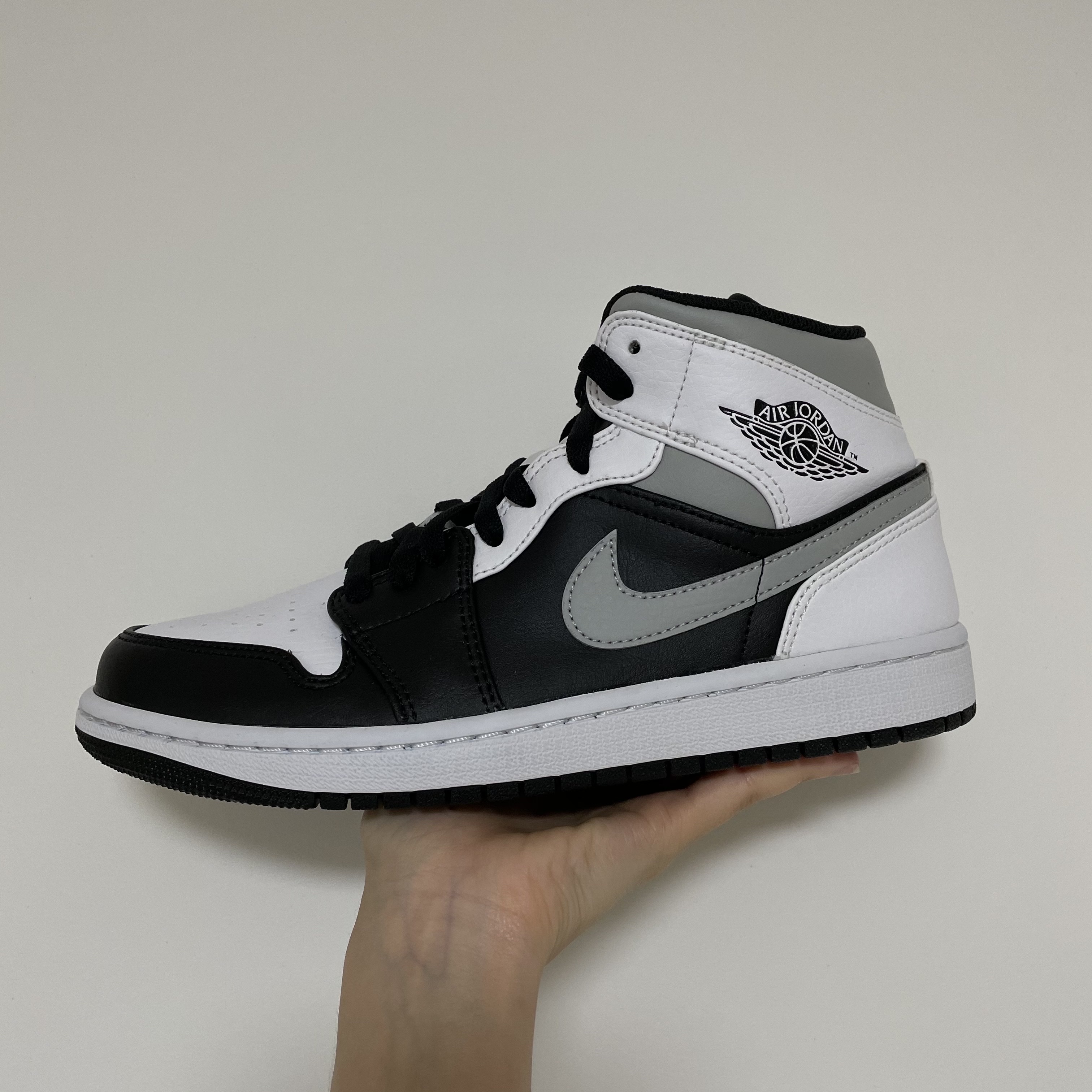Jordan 1 Mid White Shadow 착용 스타일 - 3