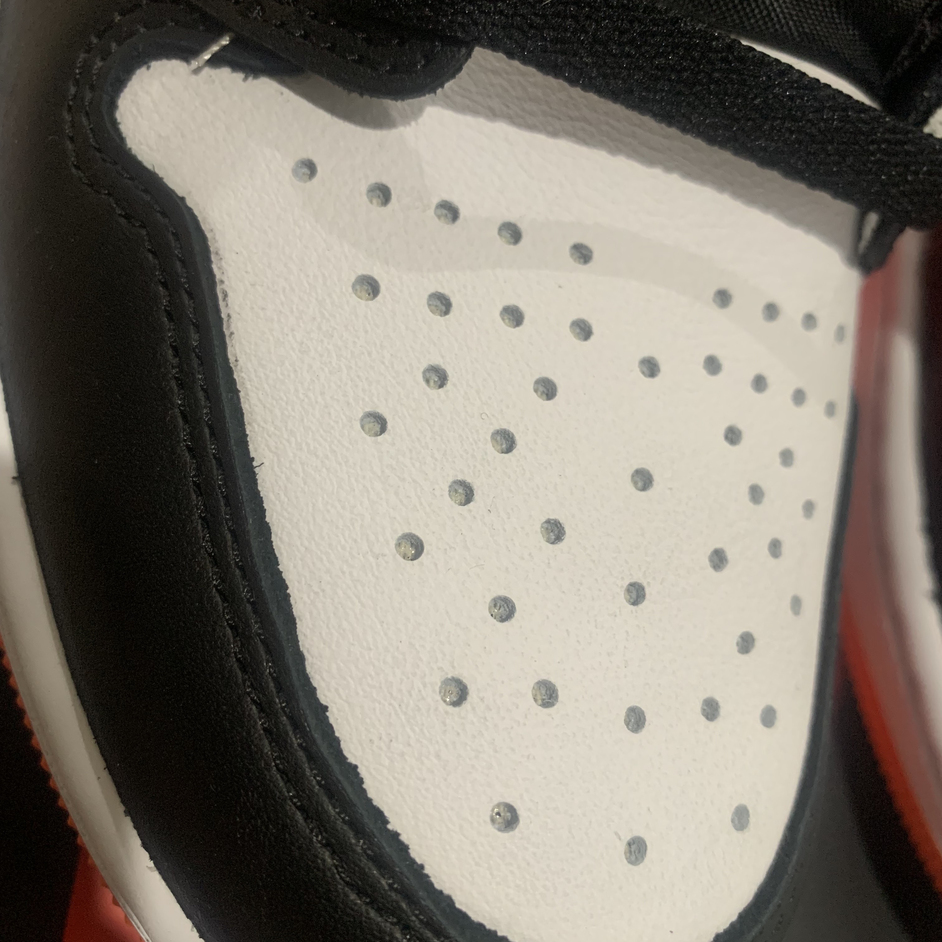 Jordan 1 Retro High OG Electro Orange 착용 스타일 - 4