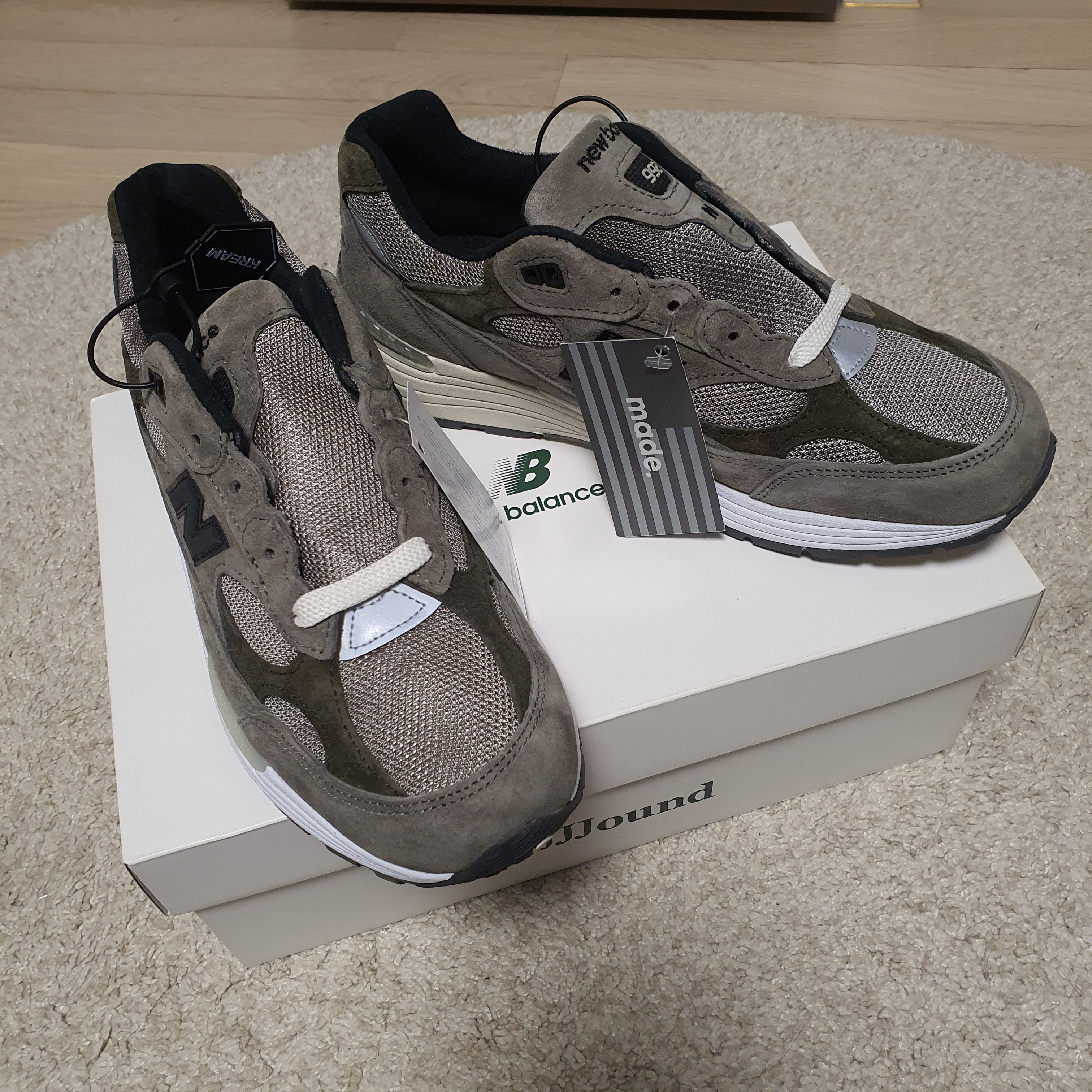 New Balance x JJJJound 992 Made in USA Grey 착용 스타일