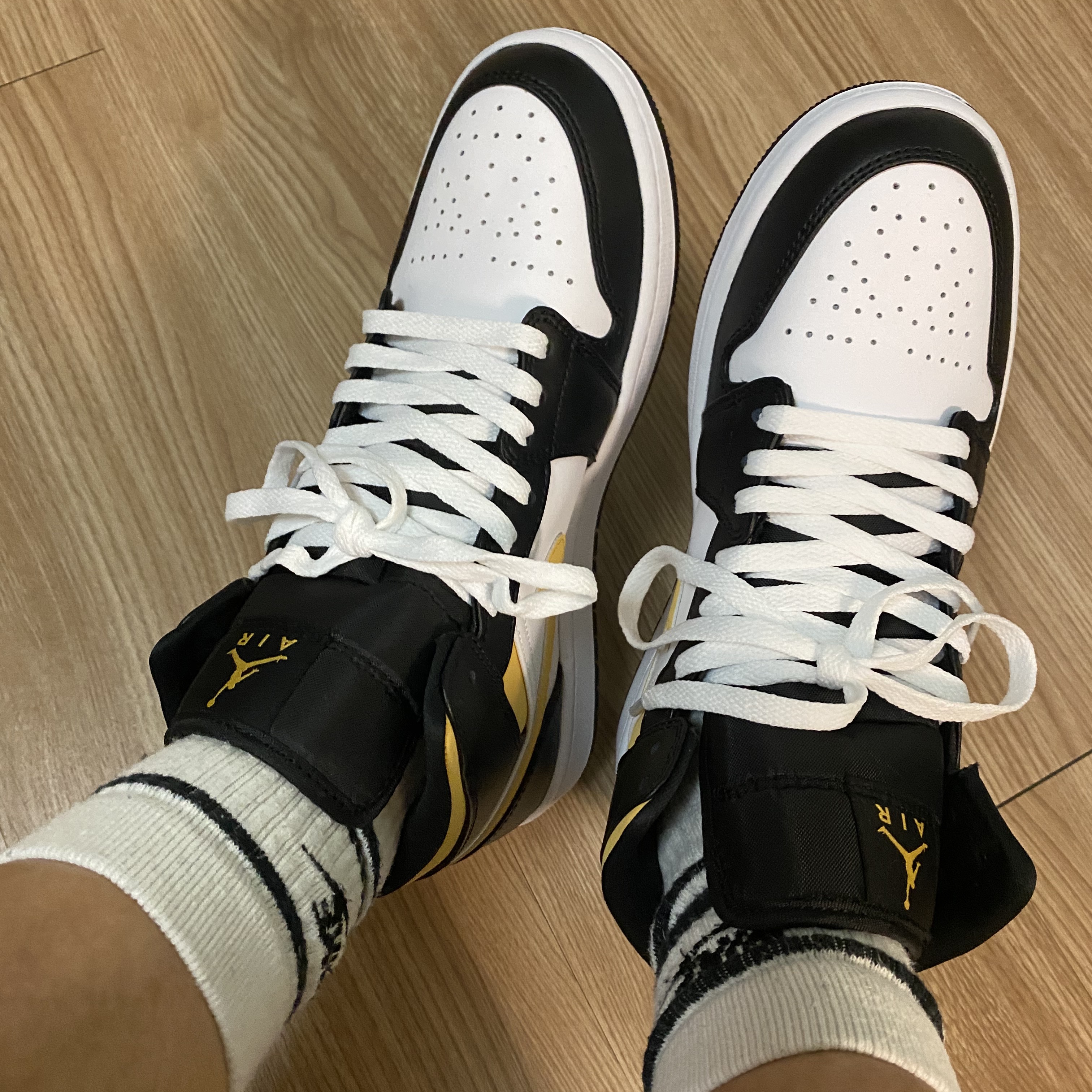 Jordan 1 Mid Pollen 착용 스타일 - 2