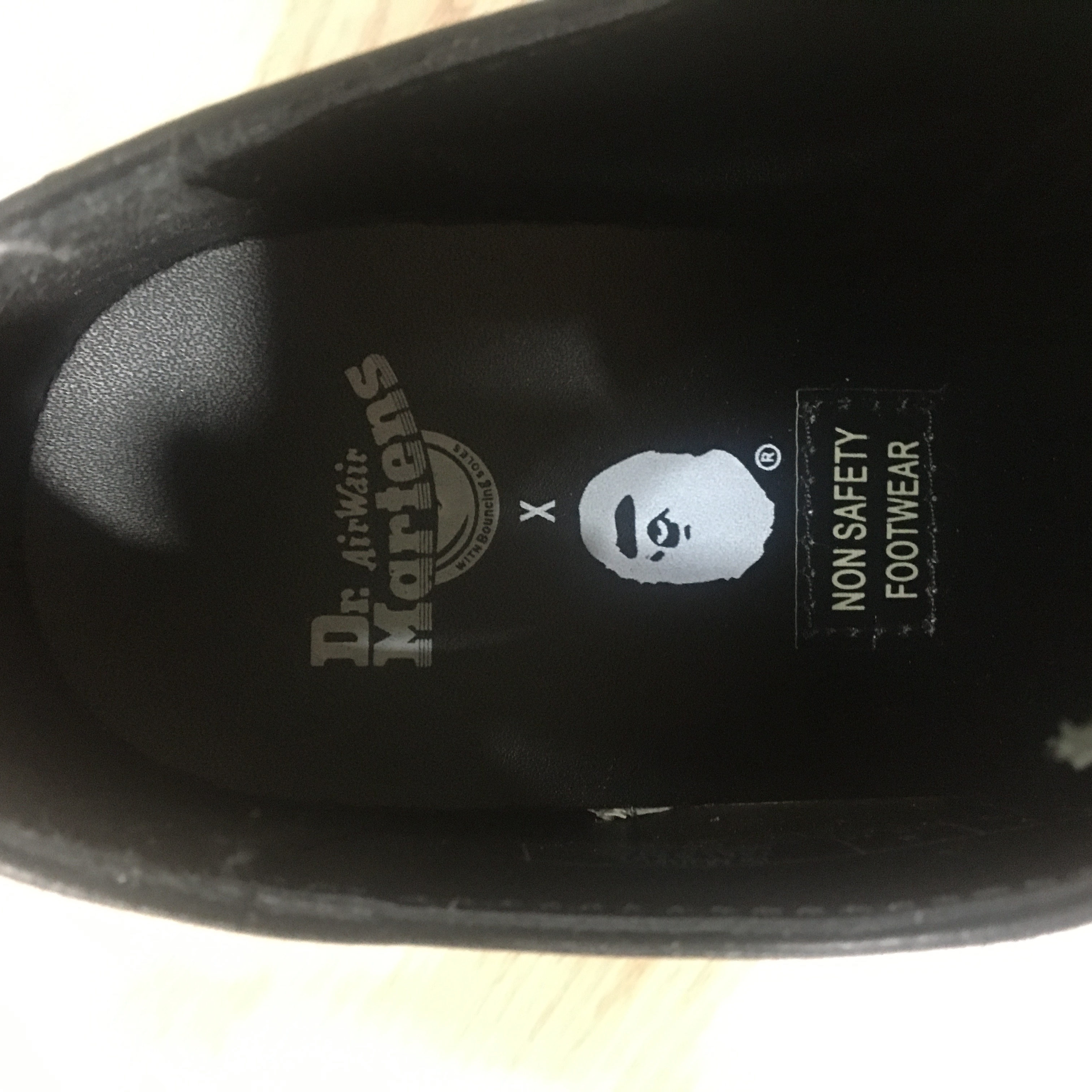 Dr. Martens x BAPE 1461 Smooth Emboss Black 착용 스타일 - 5