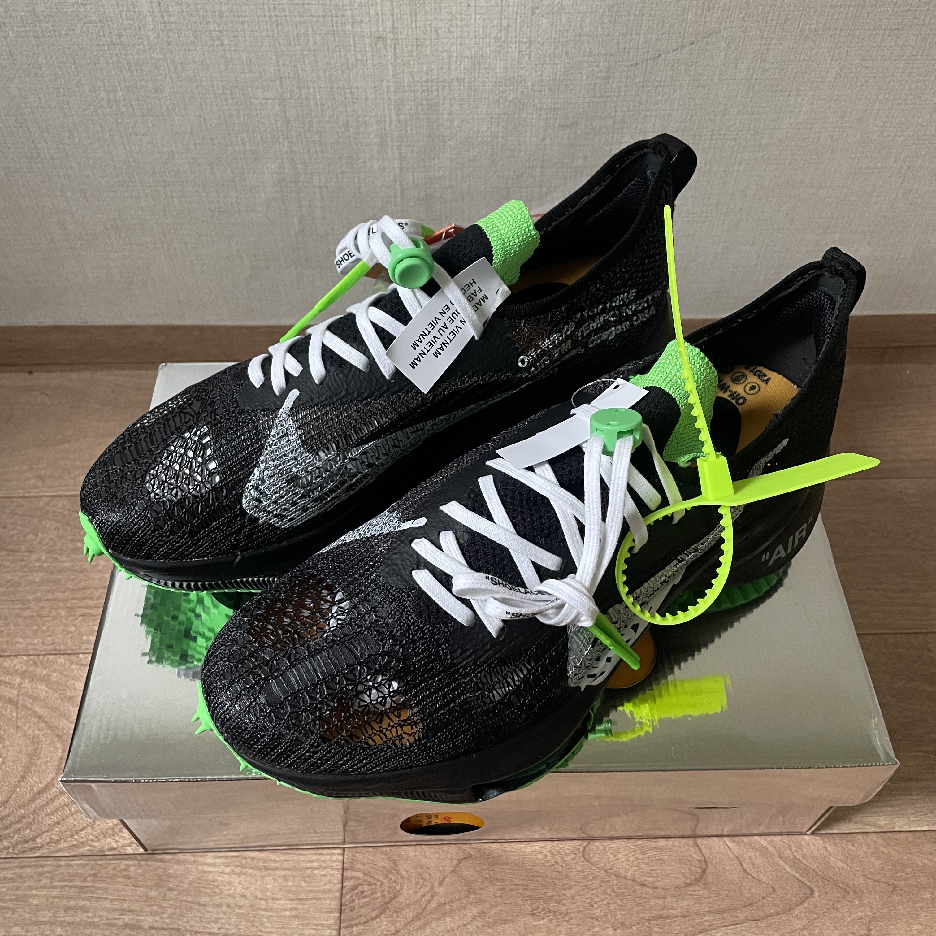 Nike x Off-White Air Zoom Tempo Next% Black 착용 스타일 - 1