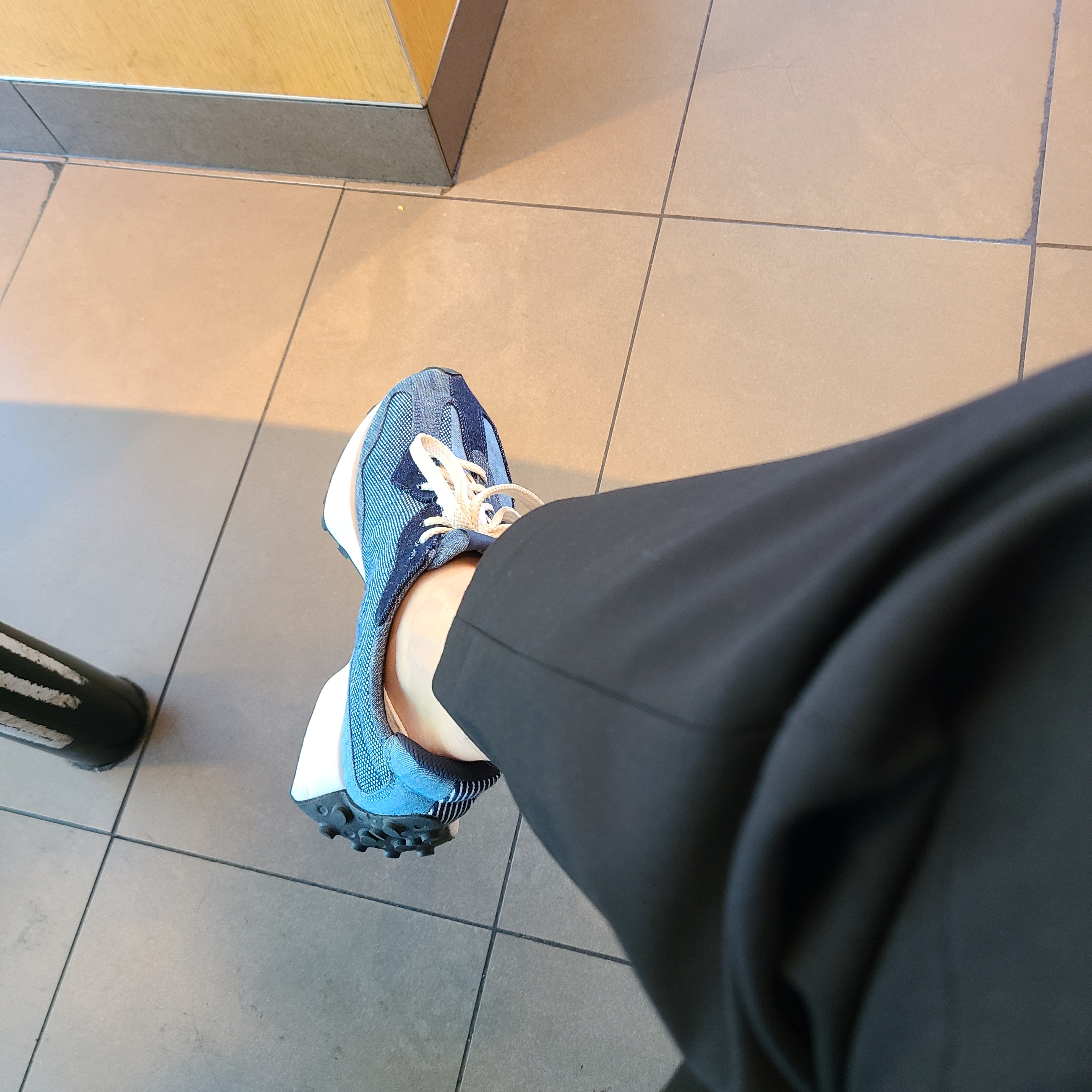 New Balance 327 Eclipse 착용 스타일 - 4