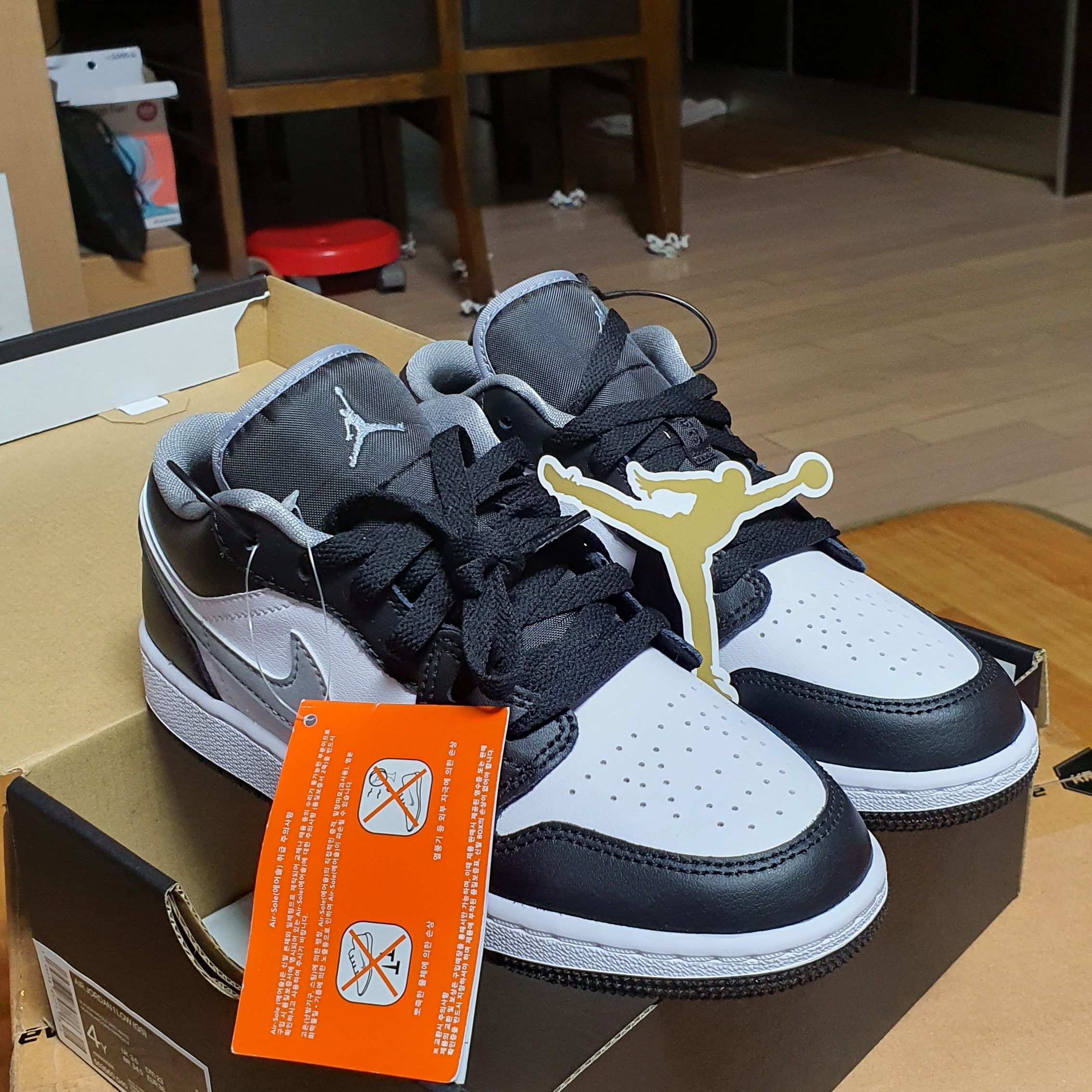 (GS) Jordan 1 Low Black Particle Grey 착용 스타일 - 2