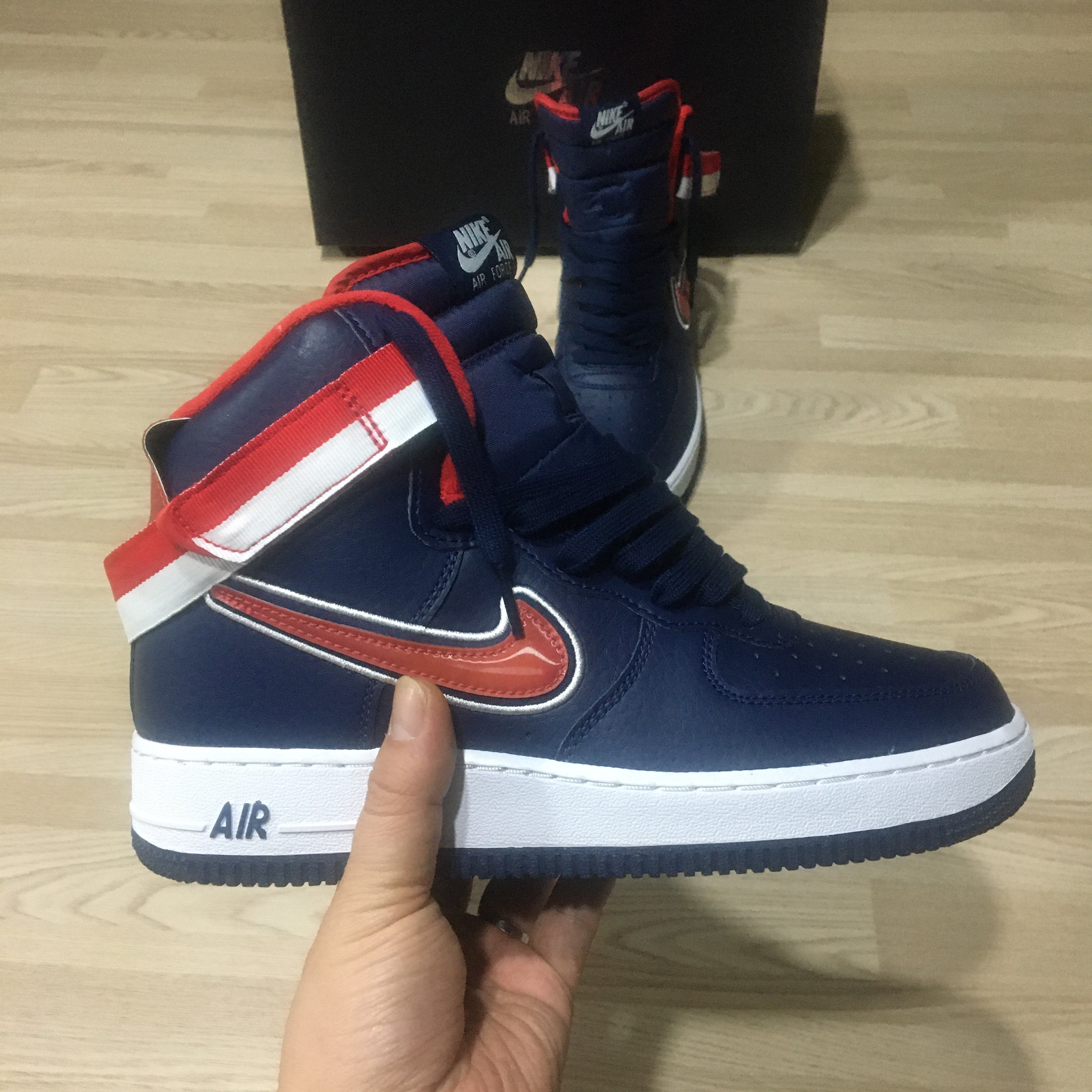 Nike Air Force 1 Low Sport NBA Deep Royal University Gold 착용 스타일 - 2