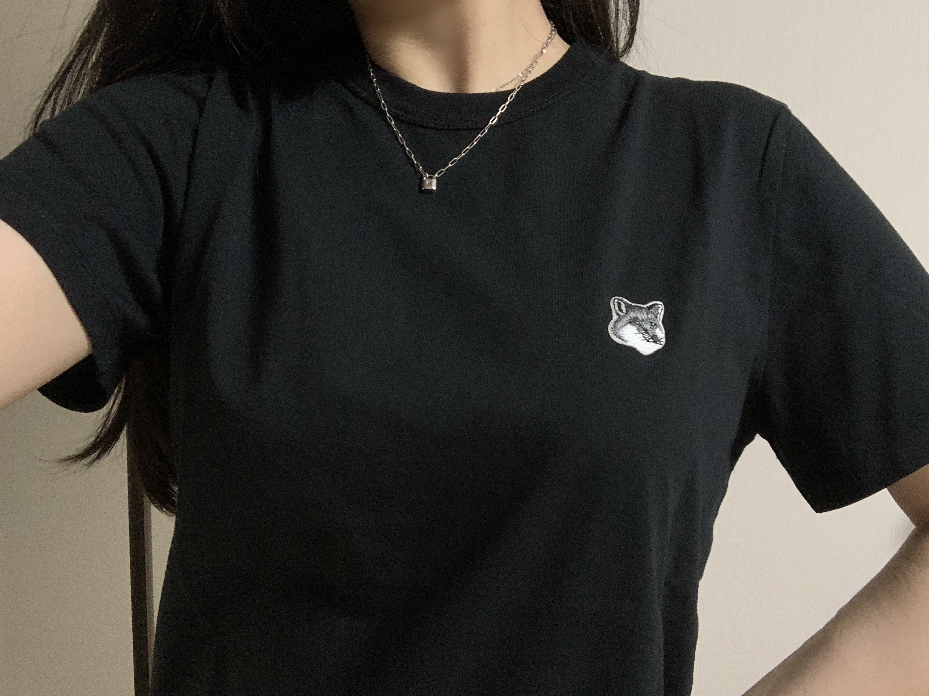 Maison Kitsune Grey Fox Head Patch Classic T-Shirt Black 착용 스타일