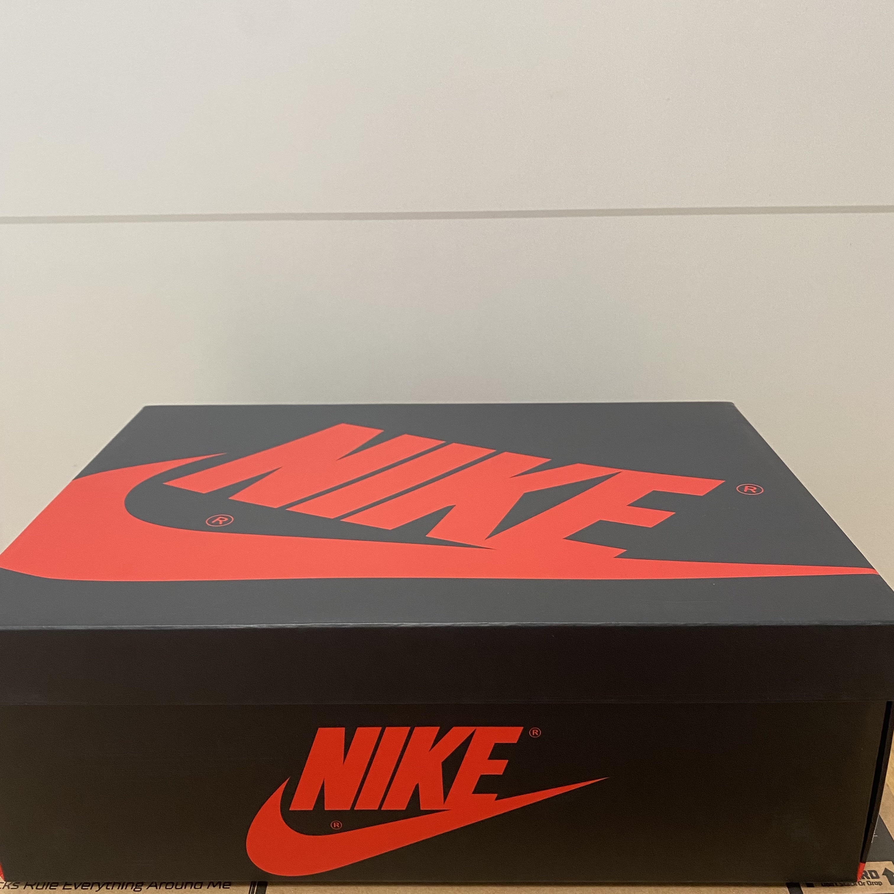 Jordan 1 Retro High OG Hyper Royal 착용 스타일 - 1