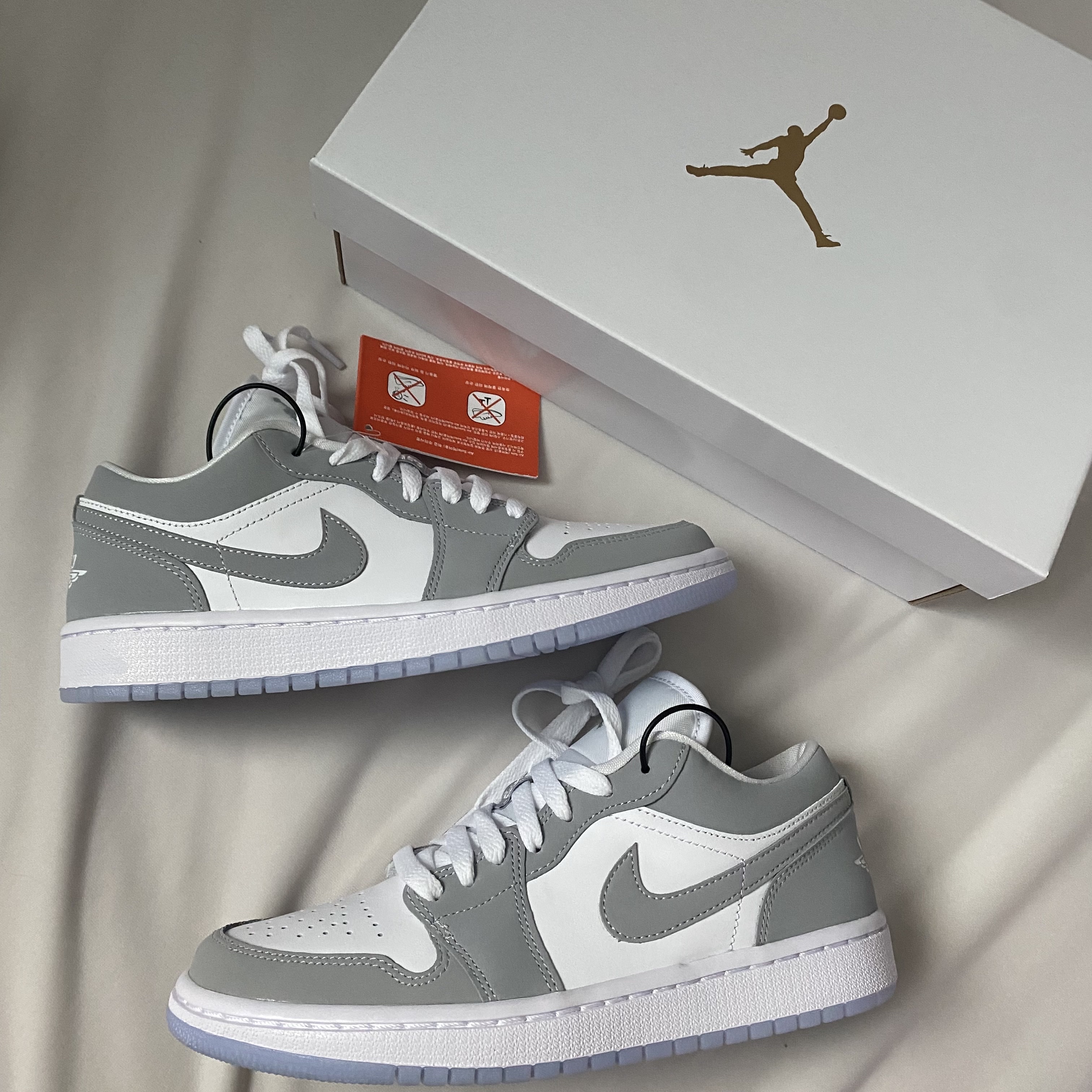 (W) Jordan 1 Low White Wolf Grey 착용 스타일