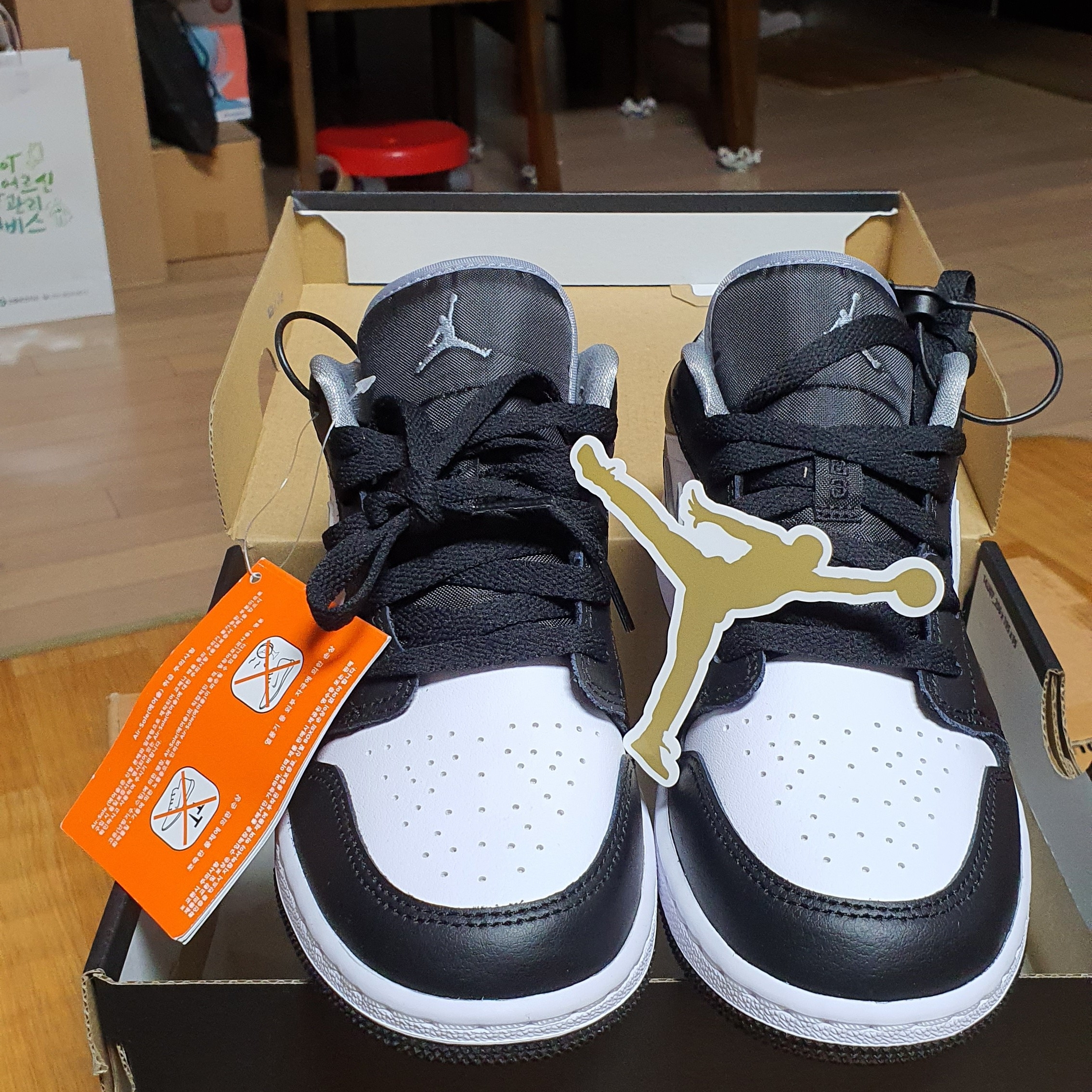 (GS) Jordan 1 Low Black Particle Grey 착용 스타일 - 3
