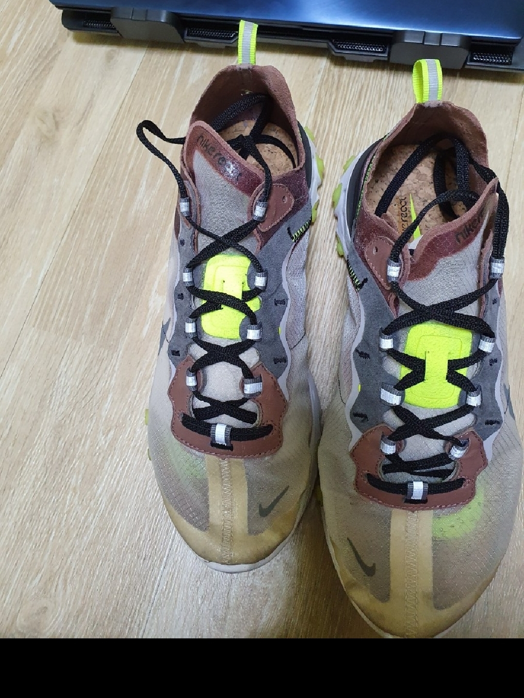 Nike React Element 87 Desert Sand 착용 스타일