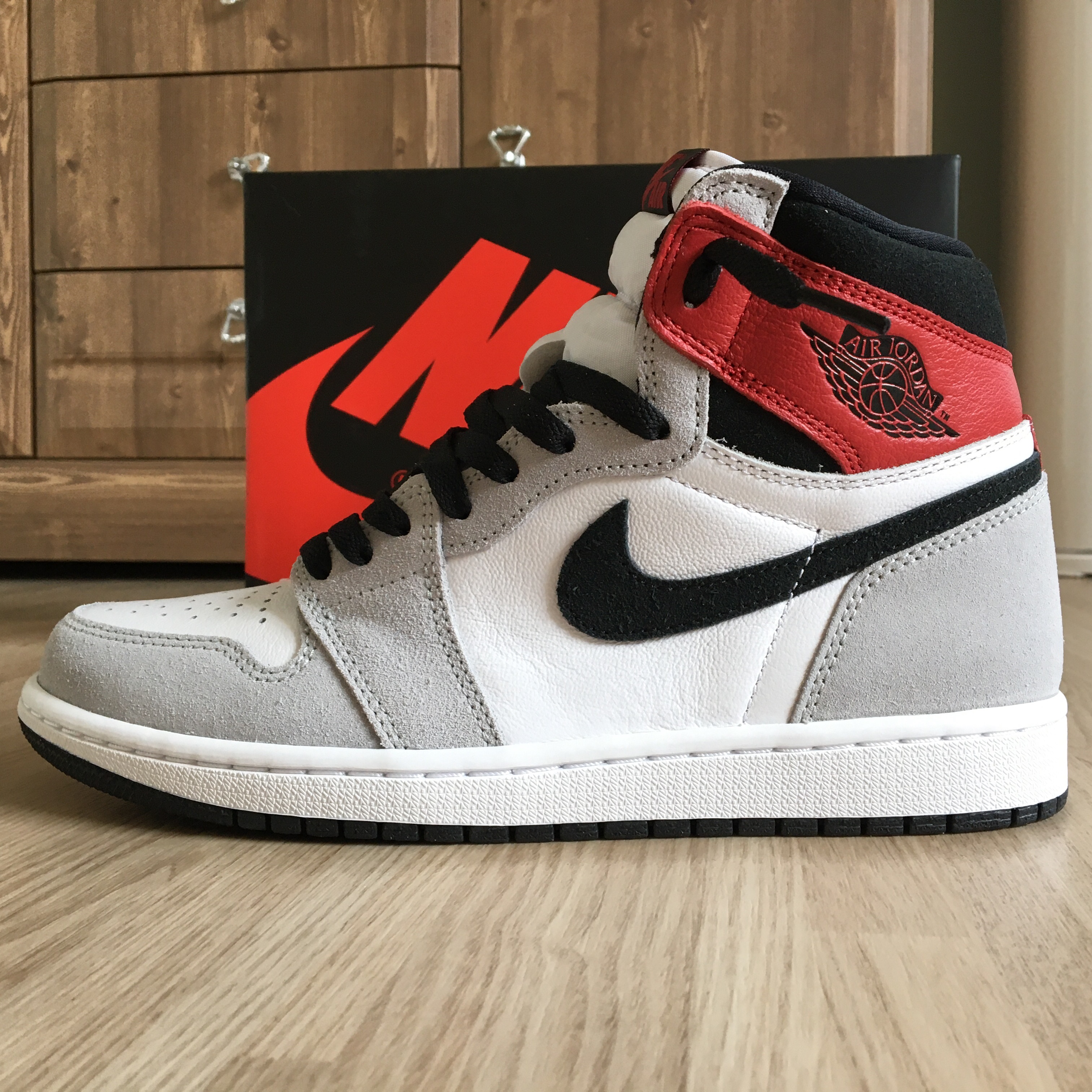 Jordan 1 Retro High OG Light Smoke Grey 착용 스타일 - 1