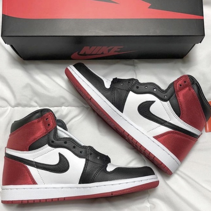(W) Jordan 1 Retro High Satin Black Toe 착용 스타일 - 4