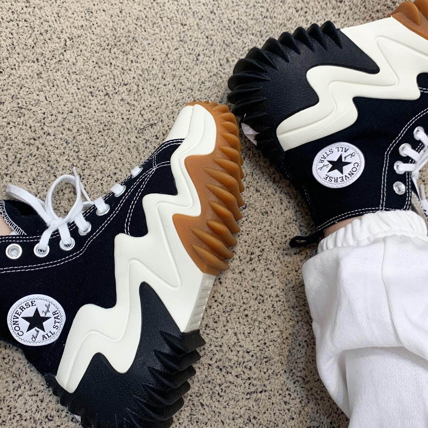 Converse Run Star Motion High Black 착용 스타일 - 4