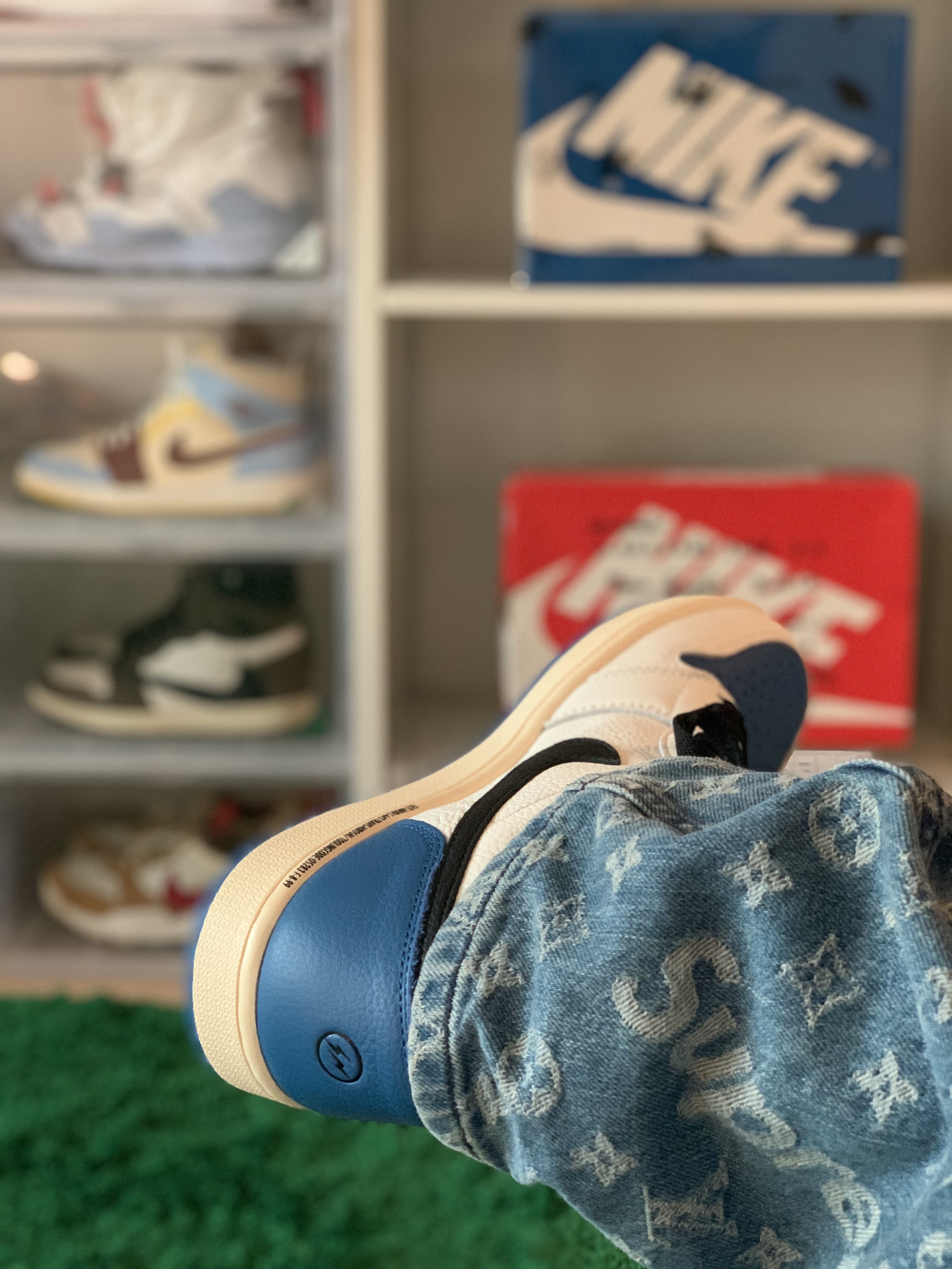 Jordan 1 x Travis Scott x Fragment Retro High OG SP Military Blue, Jordan 1 x Travis Scott Retro High OG SP Mocha 착용 스타일 - 2