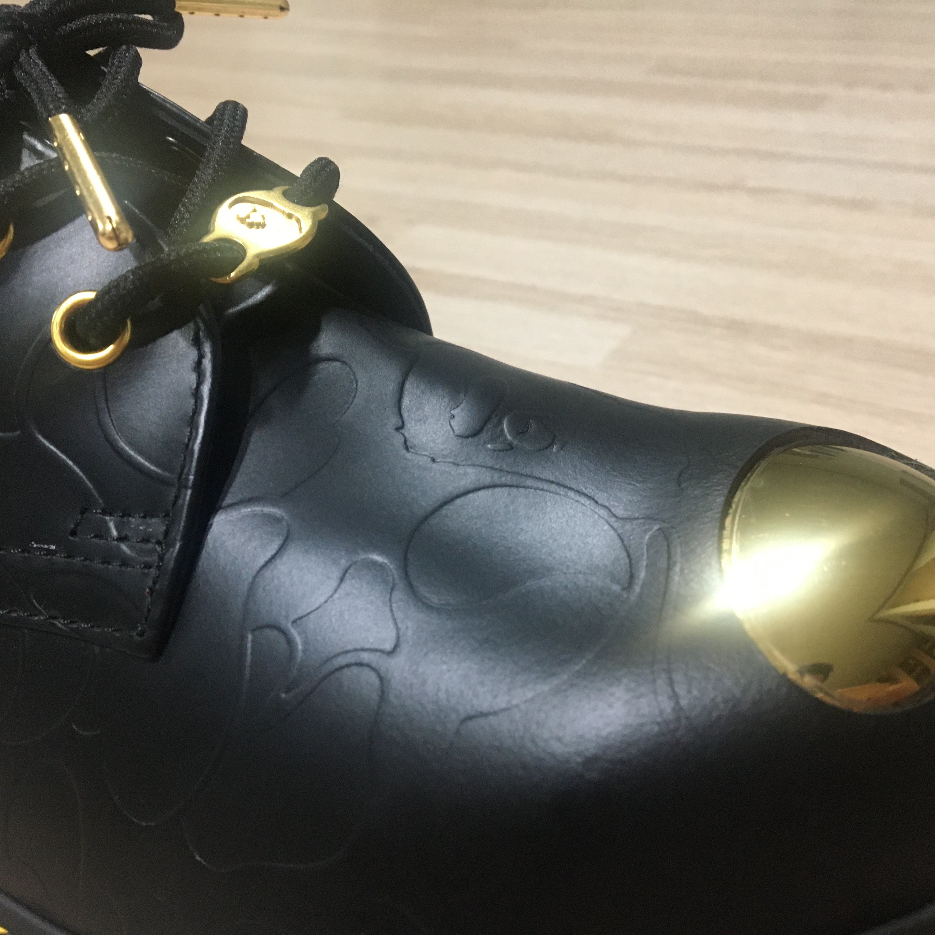 Dr. Martens x BAPE 1461 Smooth Emboss Black 착용 스타일 - 4