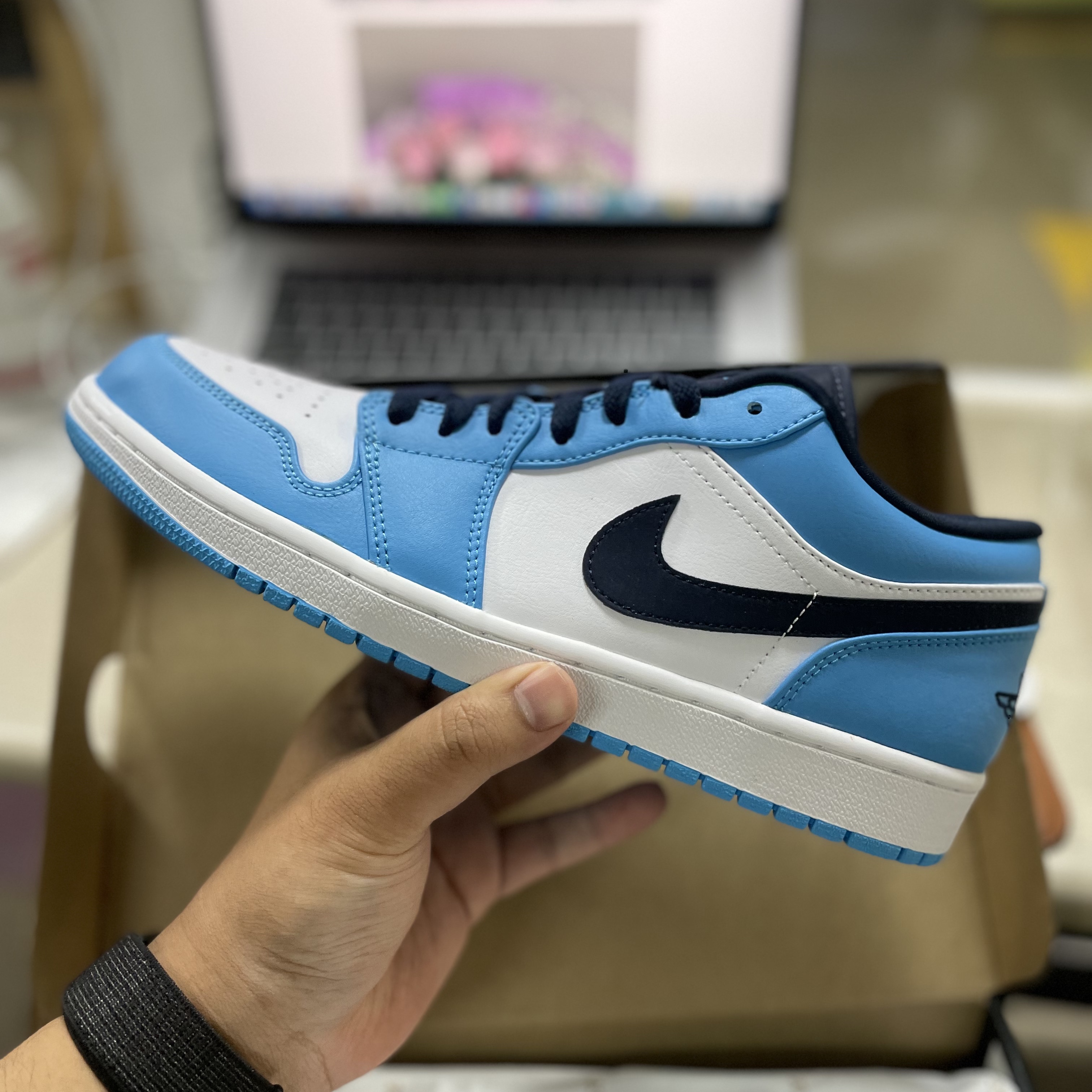 Jordan 1 Low Dark Powder Blue 착용 스타일
