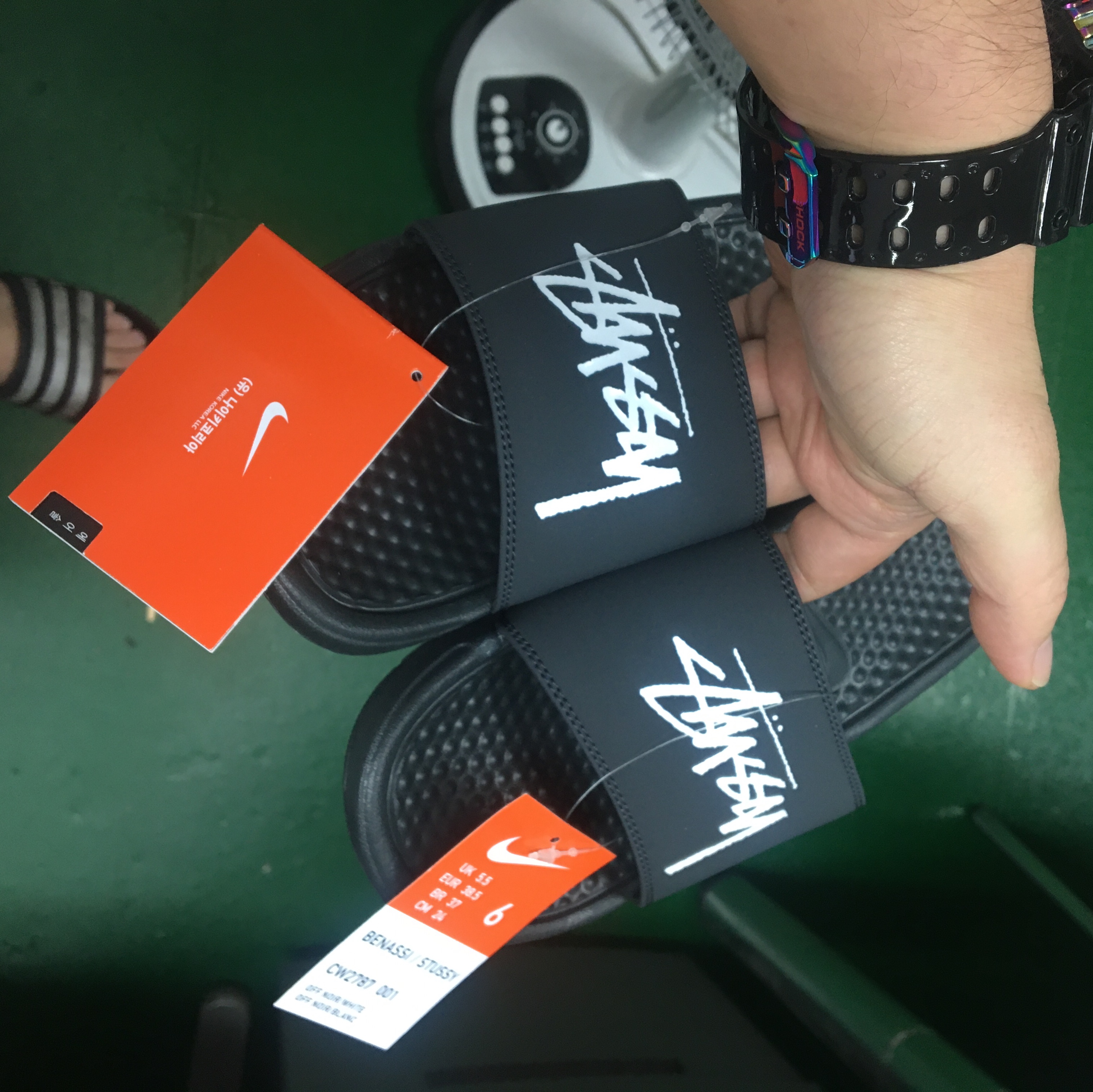 Nike x Stussy Benassi Slide Off Noir 착용 스타일 - 1